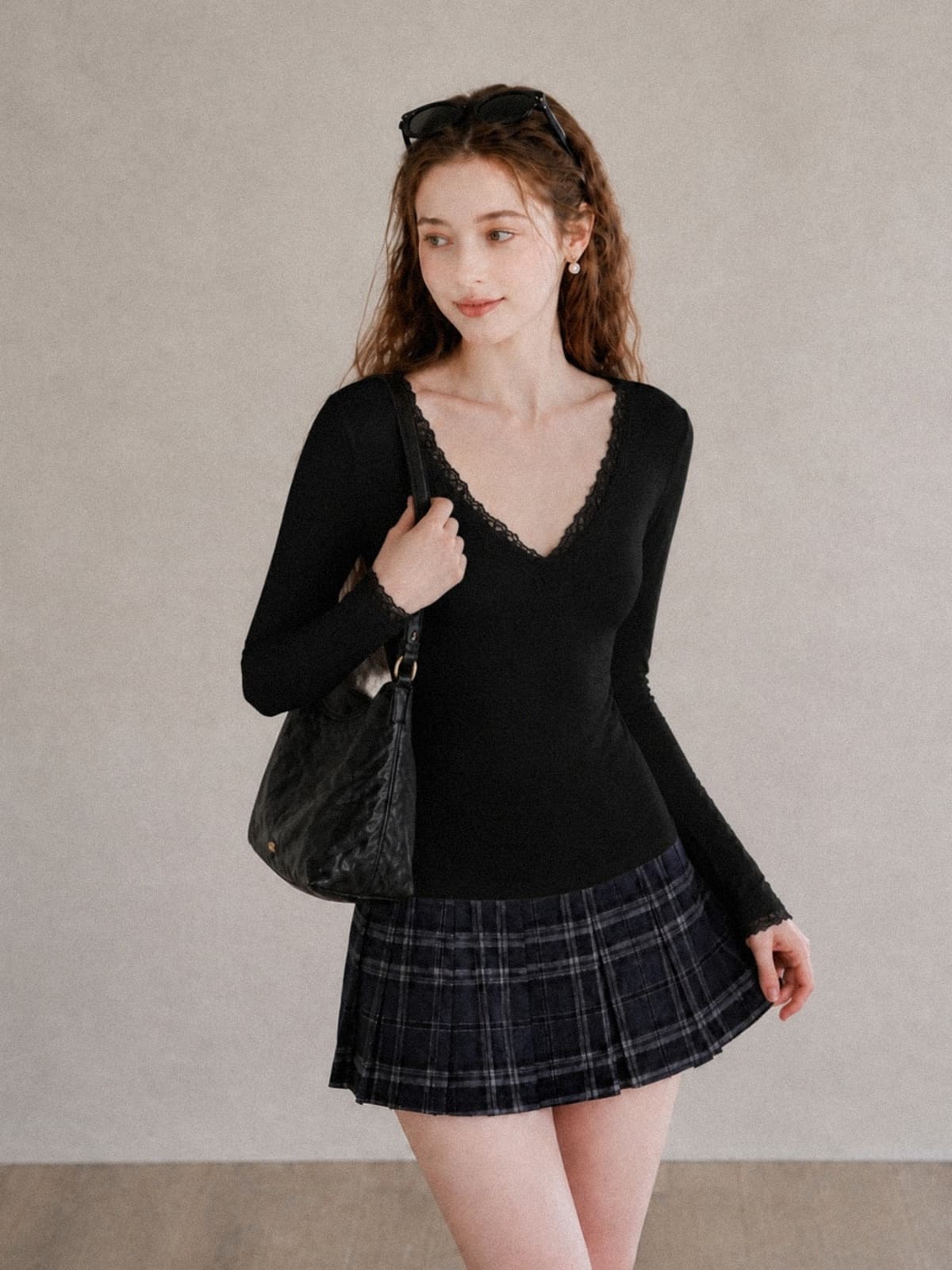 가을 새로운 한국 스타일 순수한 욕망 양모 V넥 몸매 가꾸기 핫걸 슬림해 보이는 인사이드 가져 가라. 긴팔 티셔츠 레이스 측면 만나는 맨위 상세 이미지 7