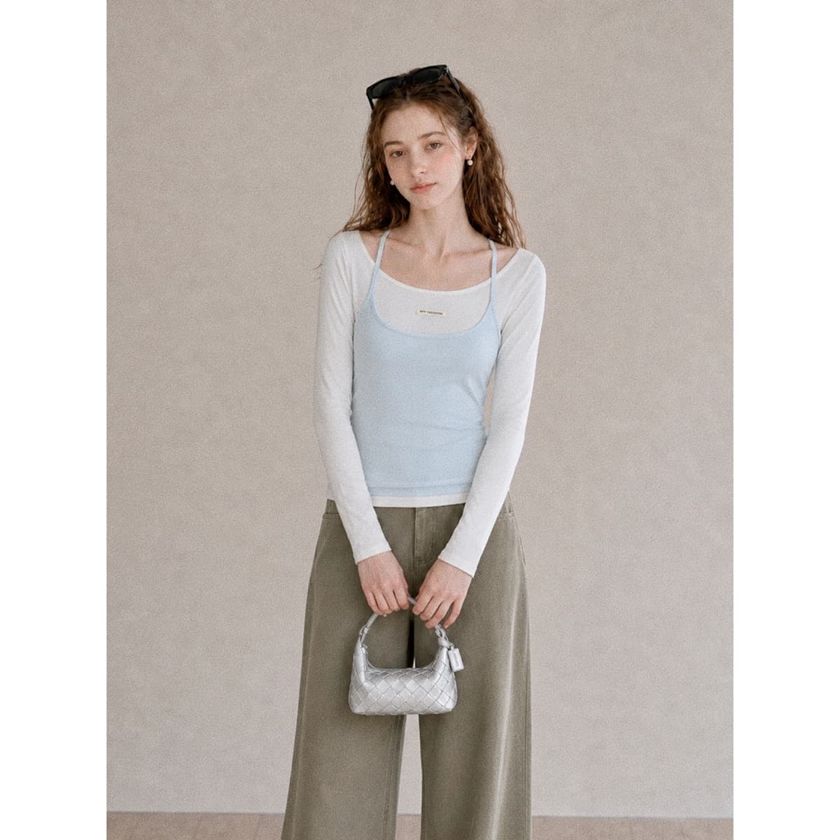가을 새로운 한국 스타일 미니멀리즘 바람 배색 페이크 레이어드 티셔츠 여성 몸매 가꾸기 슬림해 보이는 슬립 패치워크 긴팔 맨위 이미지 5