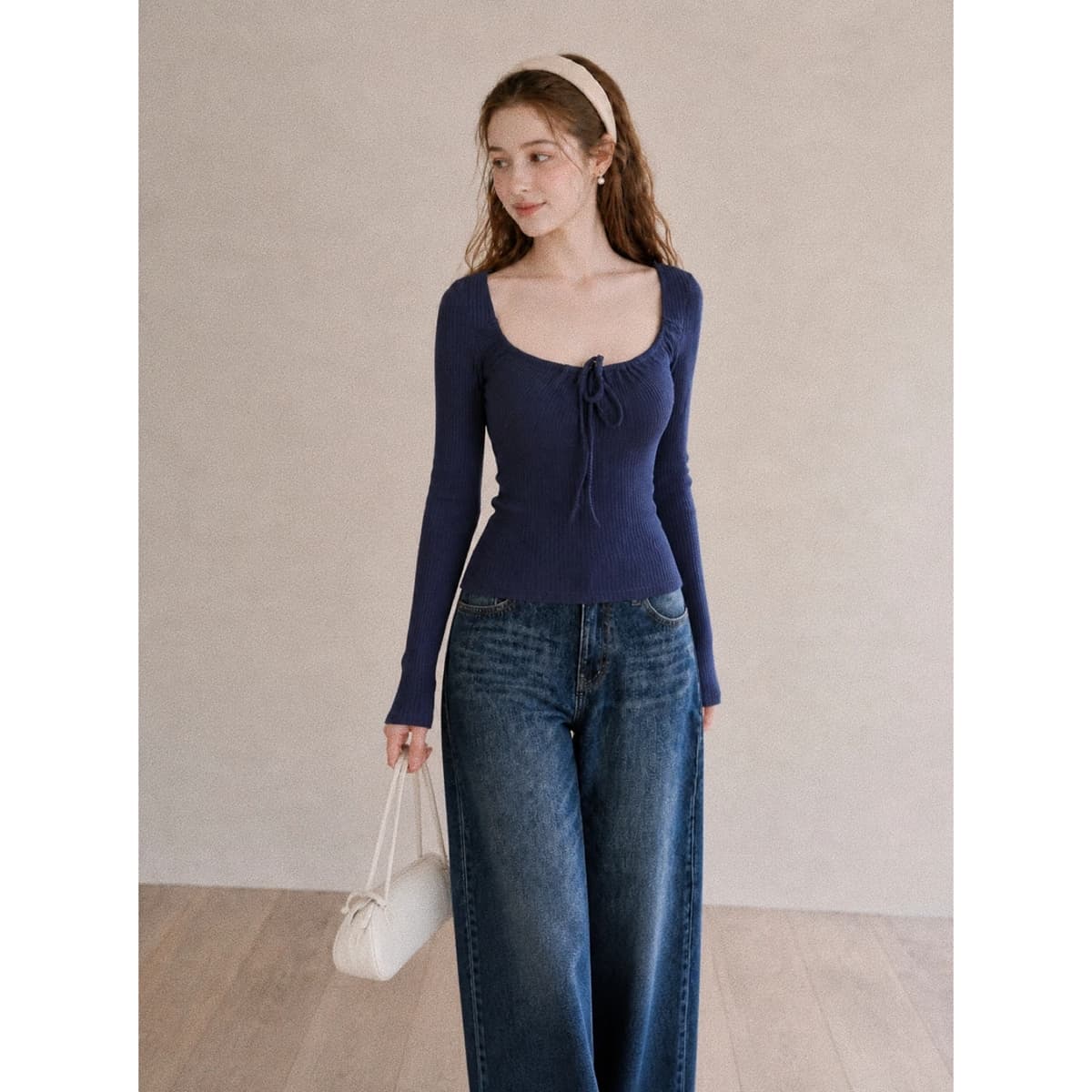 가을 새로운 부드러운 순수한 욕망 바람 u 칼라 티셔츠 여성 몸매 가꾸기 슬림해 보이는 펌프 로프 레이스업 주름 허리 수축 긴팔 맨위 이미지 4