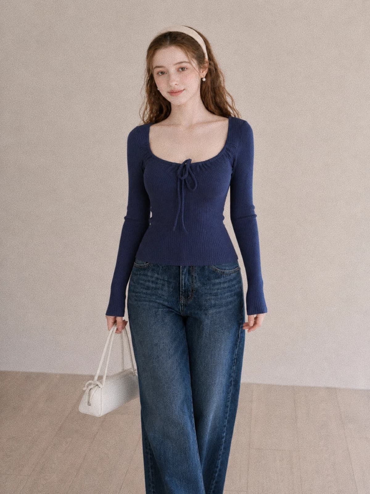 가을 새로운 부드러운 순수한 욕망 바람 u 칼라 티셔츠 여성 몸매 가꾸기 슬림해 보이는 펌프 로프 레이스업 주름 허리 수축 긴팔 맨위 상세 이미지 5