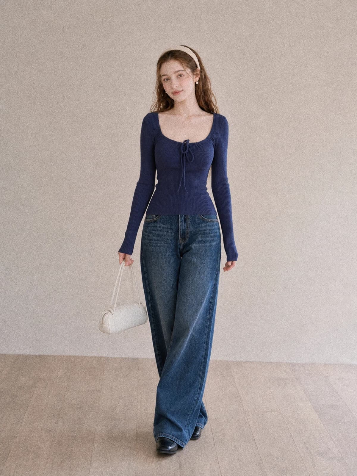 가을 새로운 부드러운 순수한 욕망 바람 u 칼라 티셔츠 여성 몸매 가꾸기 슬림해 보이는 펌프 로프 레이스업 주름 허리 수축 긴팔 맨위 상세 이미지 6