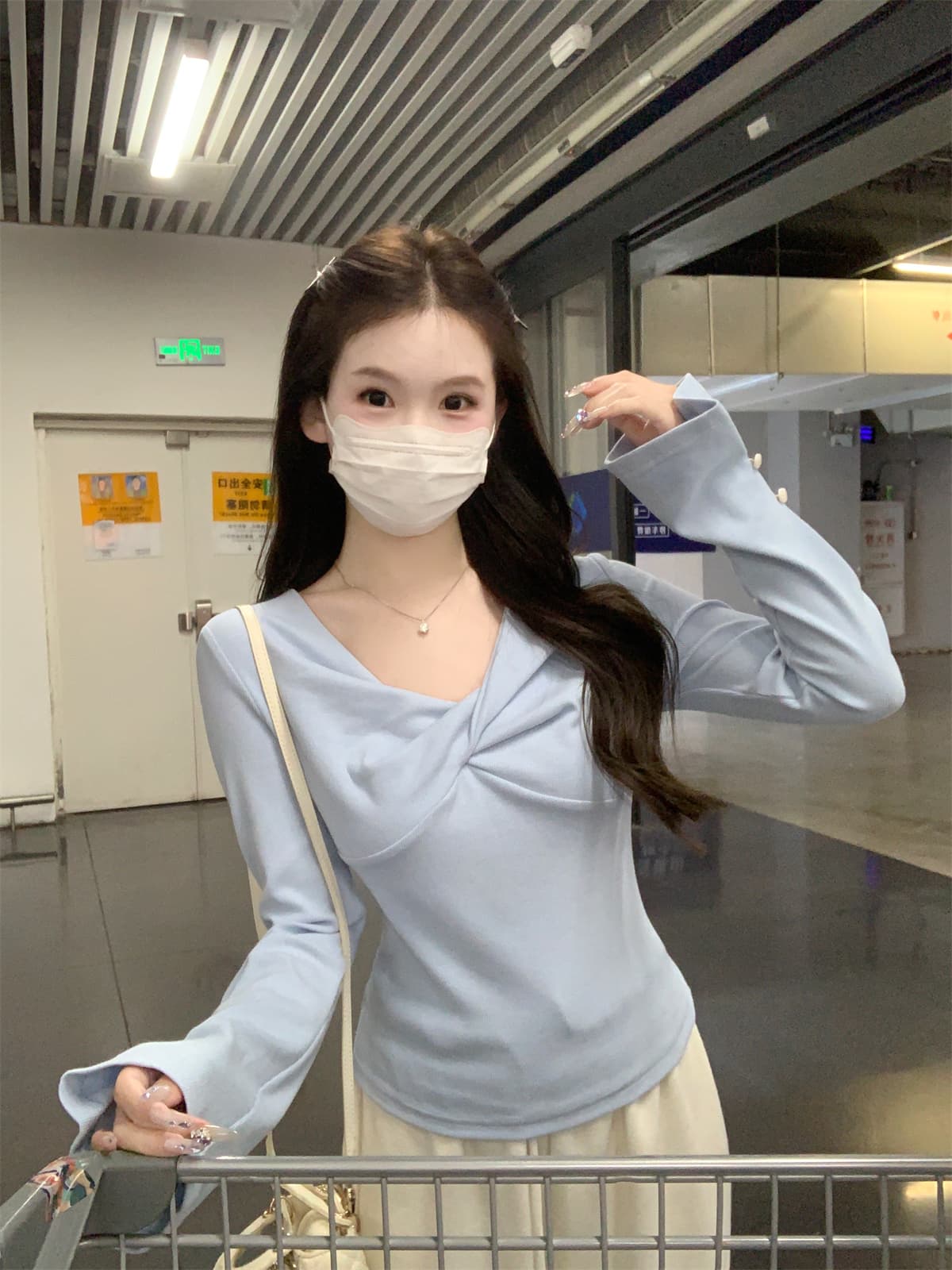 실사 정가 가을 겨울 한국 스타일 부드러운 바람 V넥 비틀림 디자인 센스 품격 다용도 긴팔 티셔츠 맨위 이미지 3