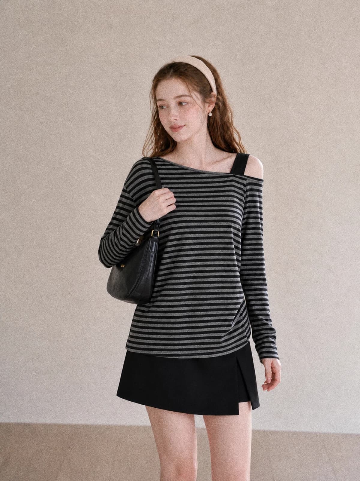 가을 새로운 한 부서 느긋한 바람 비스듬한 어깨 칼라 티셔츠 여성 루즈핏 슬림해 보이는 스트라이프 오프숄더 페이크 레이어드 긴팔 맨위 상세 이미지 2