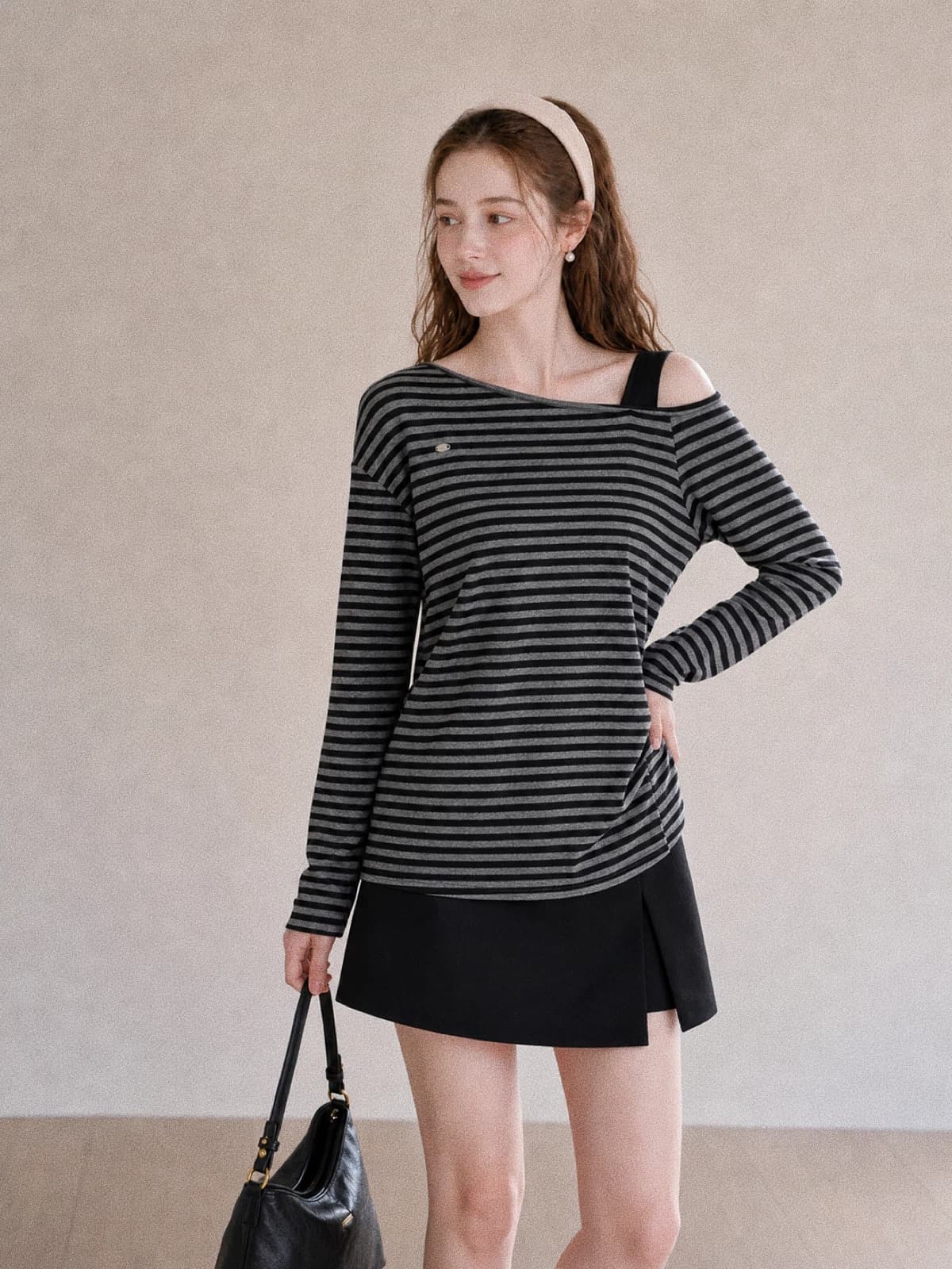 가을 새로운 한 부서 느긋한 바람 비스듬한 어깨 칼라 티셔츠 여성 루즈핏 슬림해 보이는 스트라이프 오프숄더 페이크 레이어드 긴팔 맨위 상세 이미지 4