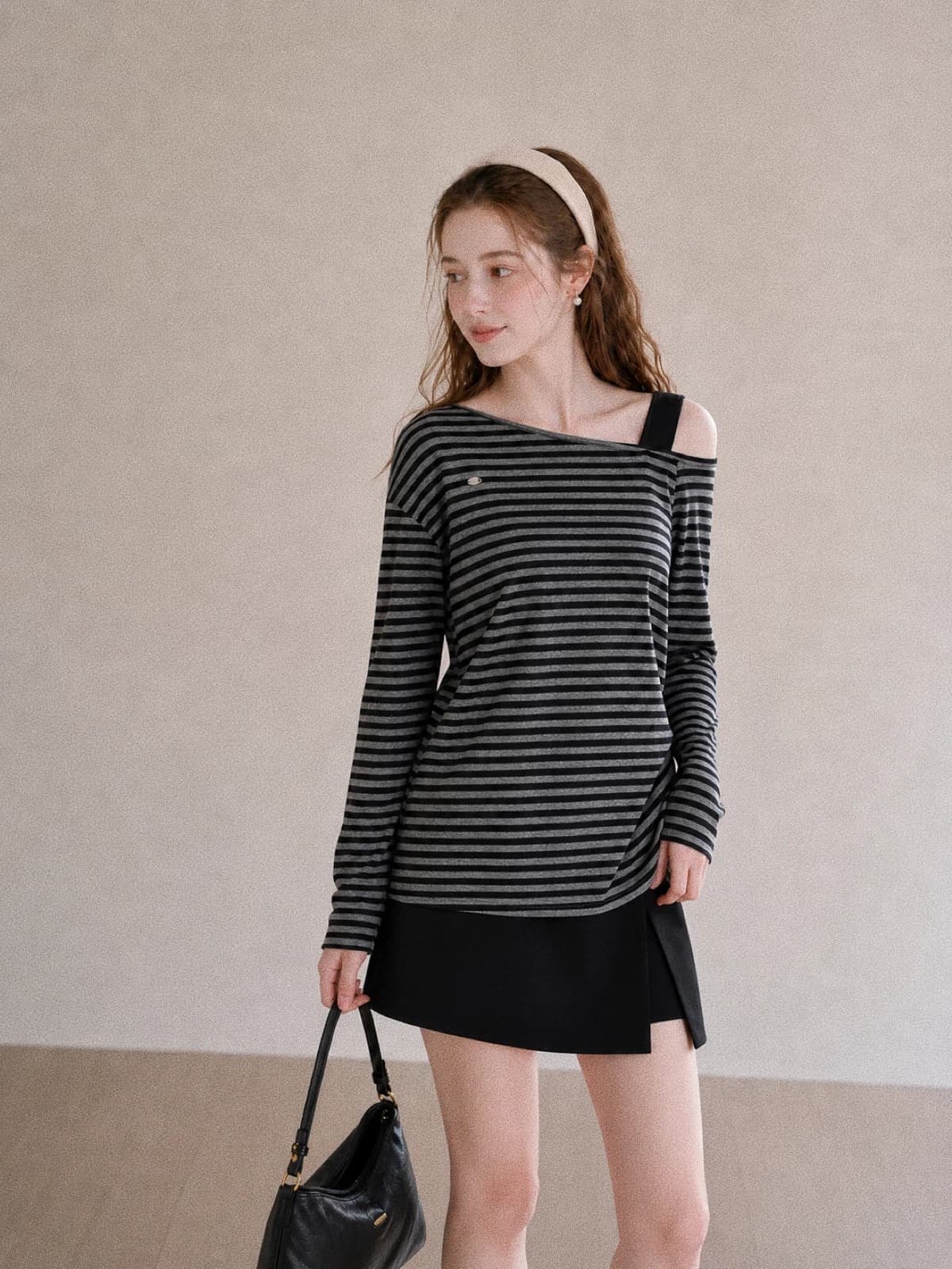 가을 새로운 한 부서 느긋한 바람 비스듬한 어깨 칼라 티셔츠 여성 루즈핏 슬림해 보이는 스트라이프 오프숄더 페이크 레이어드 긴팔 맨위 상세 이미지 5
