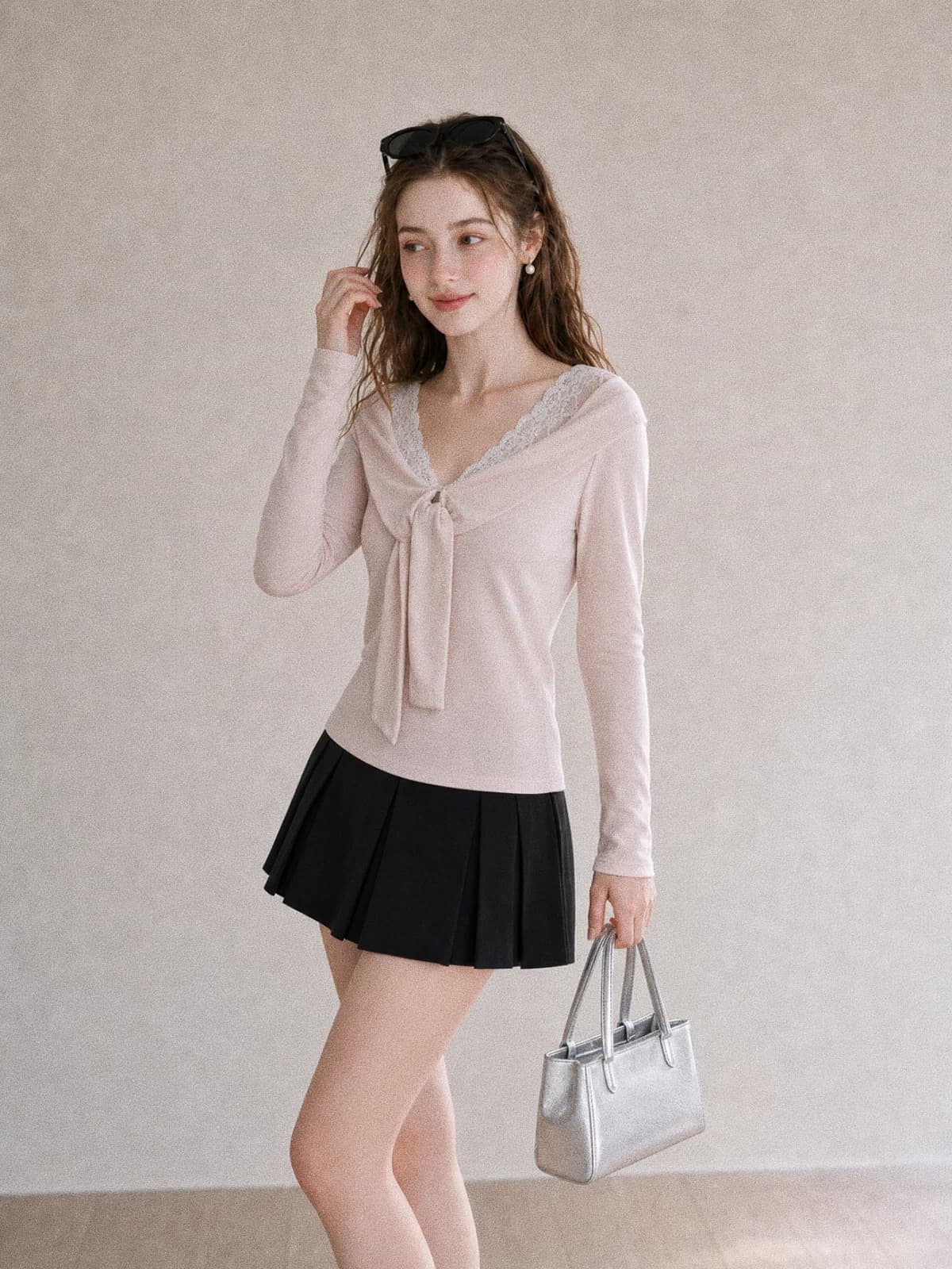 가을 새로운 달콤함 연령 감소 V넥 레이스 티셔츠 여성 몸매 가꾸기 슬림해 보이는 페이크 레이어드 숄 칼라 레이스업 긴팔 맨위 상세 이미지 3