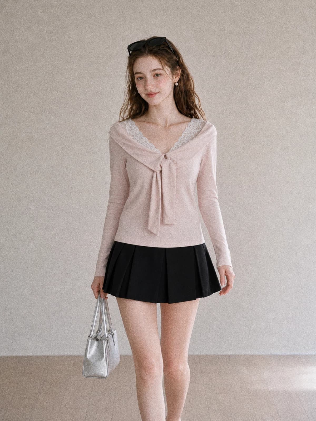 가을 새로운 달콤함 연령 감소 V넥 레이스 티셔츠 여성 몸매 가꾸기 슬림해 보이는 페이크 레이어드 숄 칼라 레이스업 긴팔 맨위 상세 이미지 4
