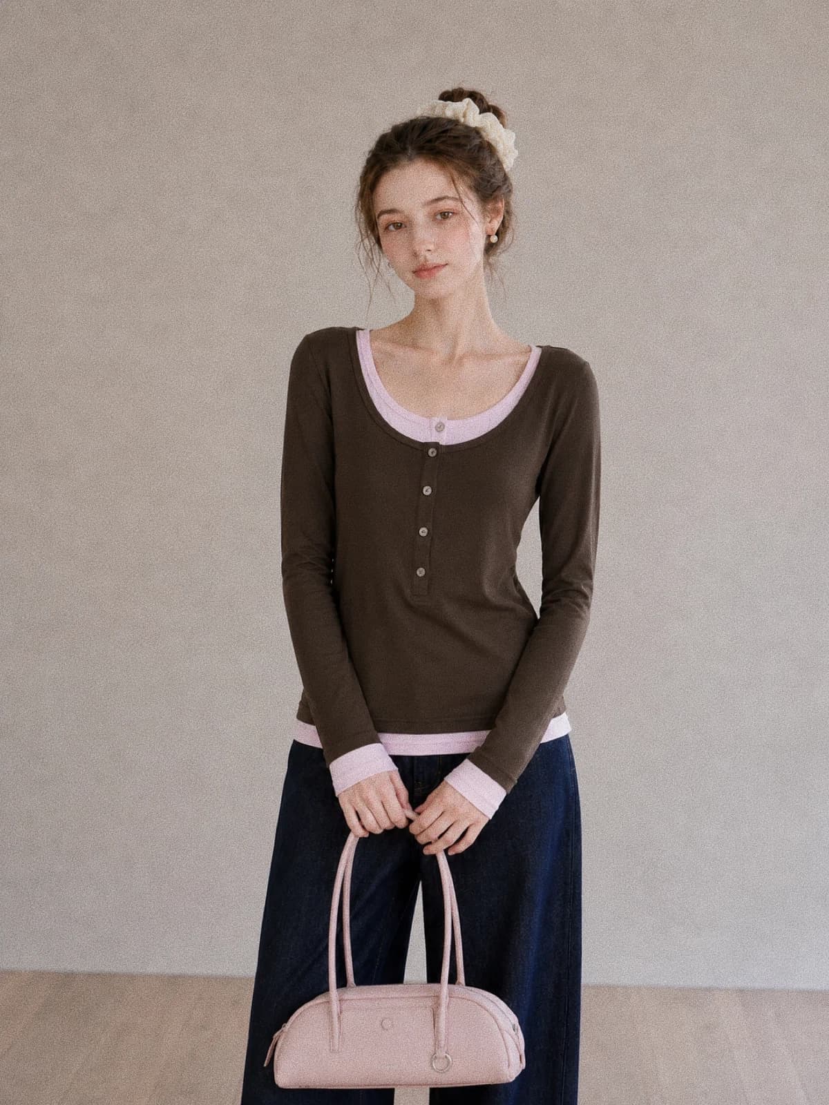 가을 한국 스타일 페이크 레이어드 배색 패치워크 라운드 넥 몸매 가꾸기 슬림해 보이는 긴팔 단추 티셔츠 미니멀리즘 만나는 맨위 여성 상세 이미지 3