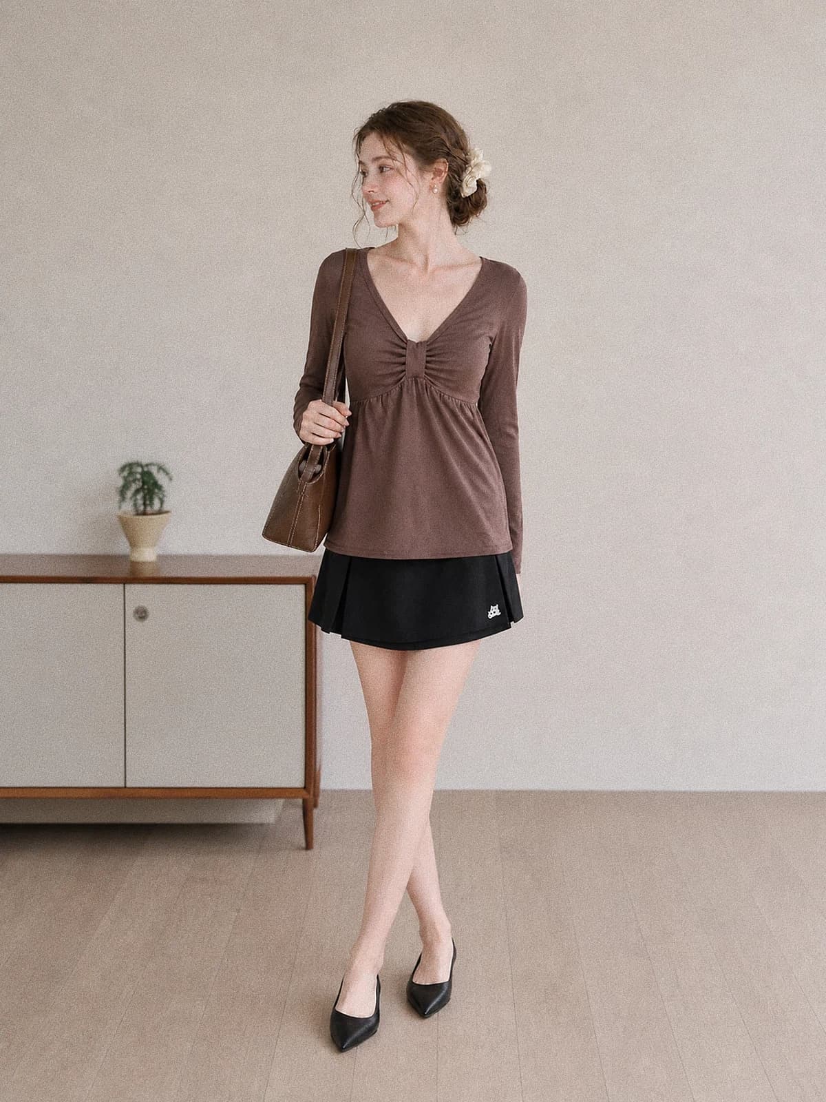 가을 새로운 한국 스타일 레트로 스타일 V넥 티셔츠 여성 슬림해 보이는 가슴 펌프 Pleat 디자인 디스플레이 품격 긴팔 맨위 상세 이미지 7