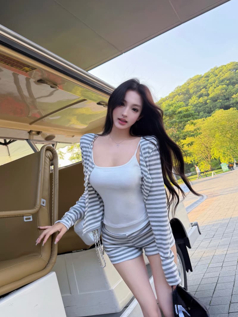 실사 정가 한 부서 느긋한 느슨함 센스 스트라이프 오픈 가디건 반바지 세트 여성 여름 캐주얼 바람 니트 세트