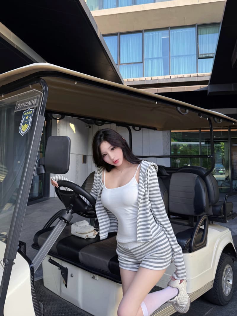 실사 정가 한 부서 느긋한 느슨함 센스 스트라이프 오픈 가디건 반바지 세트 여성 여름 캐주얼 바람 니트 세트 이미지 4
