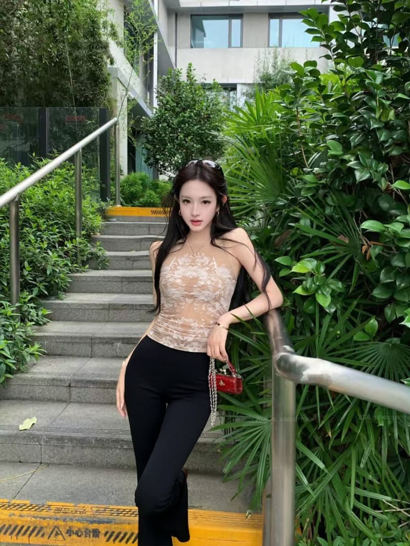 실사 정가 고급 센스 부드러운 품격 섹시함 순수한 욕망 몸매 가꾸기 품격 맨위 검정색 마이크로 나팔 긴 바지 상세 이미지 1