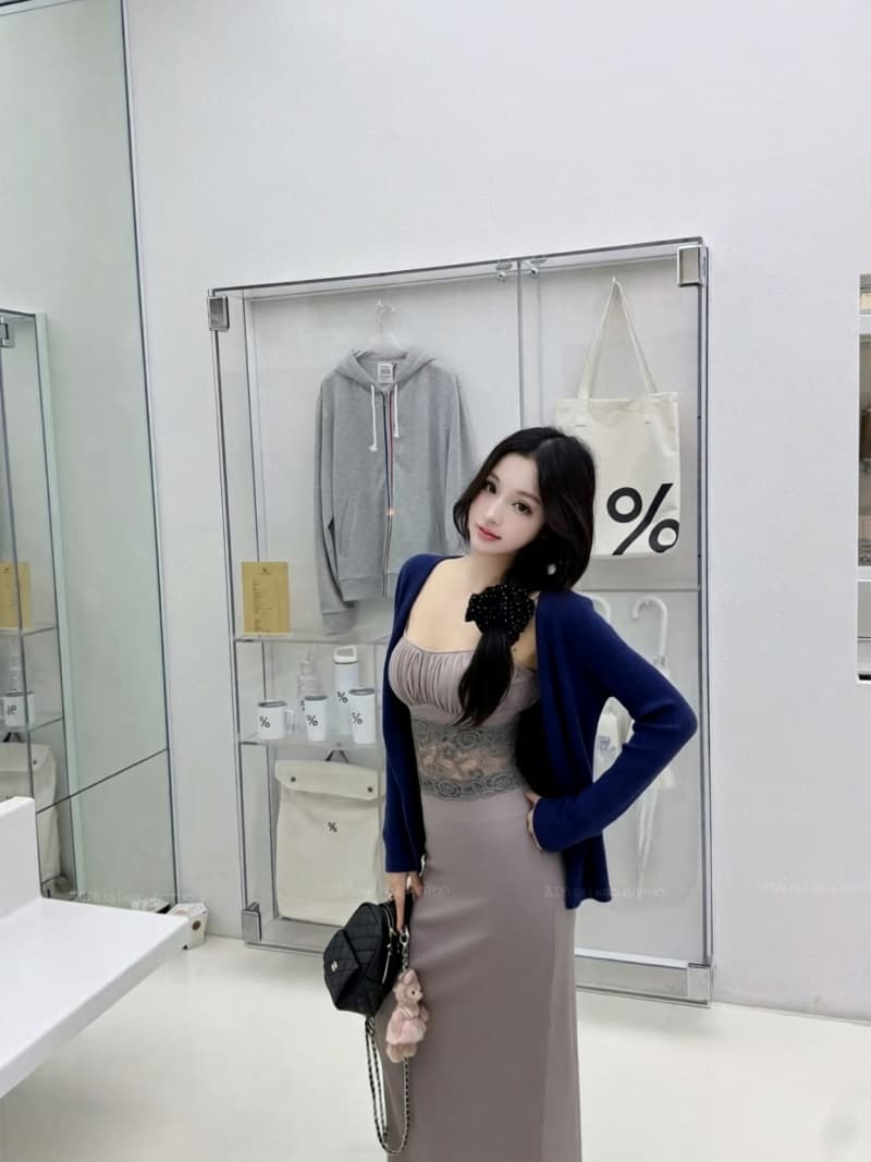 실사 정가 빛 산소 한 여성 슬립 레이스 조각 홀로우 아웃 드레스 이른 가을 타이트 스커트 순수한 욕망 한 부서 롱 스커트 상세 이미지 11