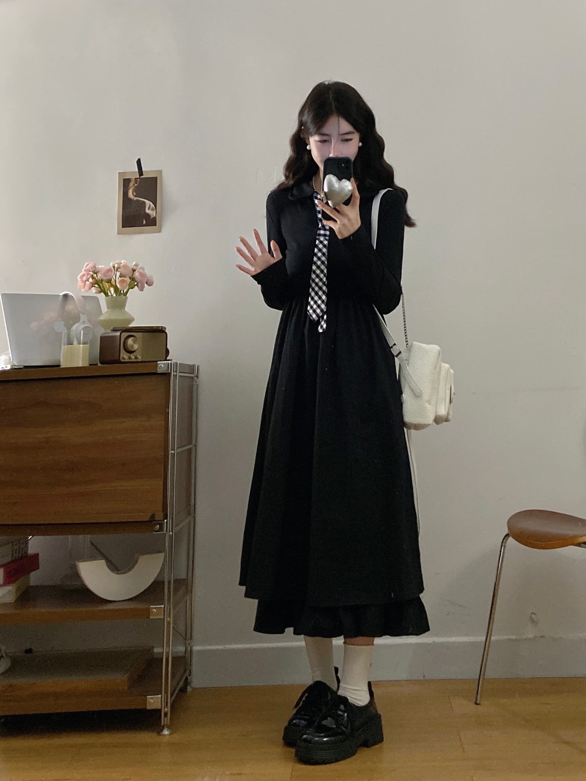 실사 2026 가을 새로운 프랑스식 학원 스타일 체크무늬 V넥 허리 수축 고급 센스 그는 벤 바람 드레스 상세 이미지 17