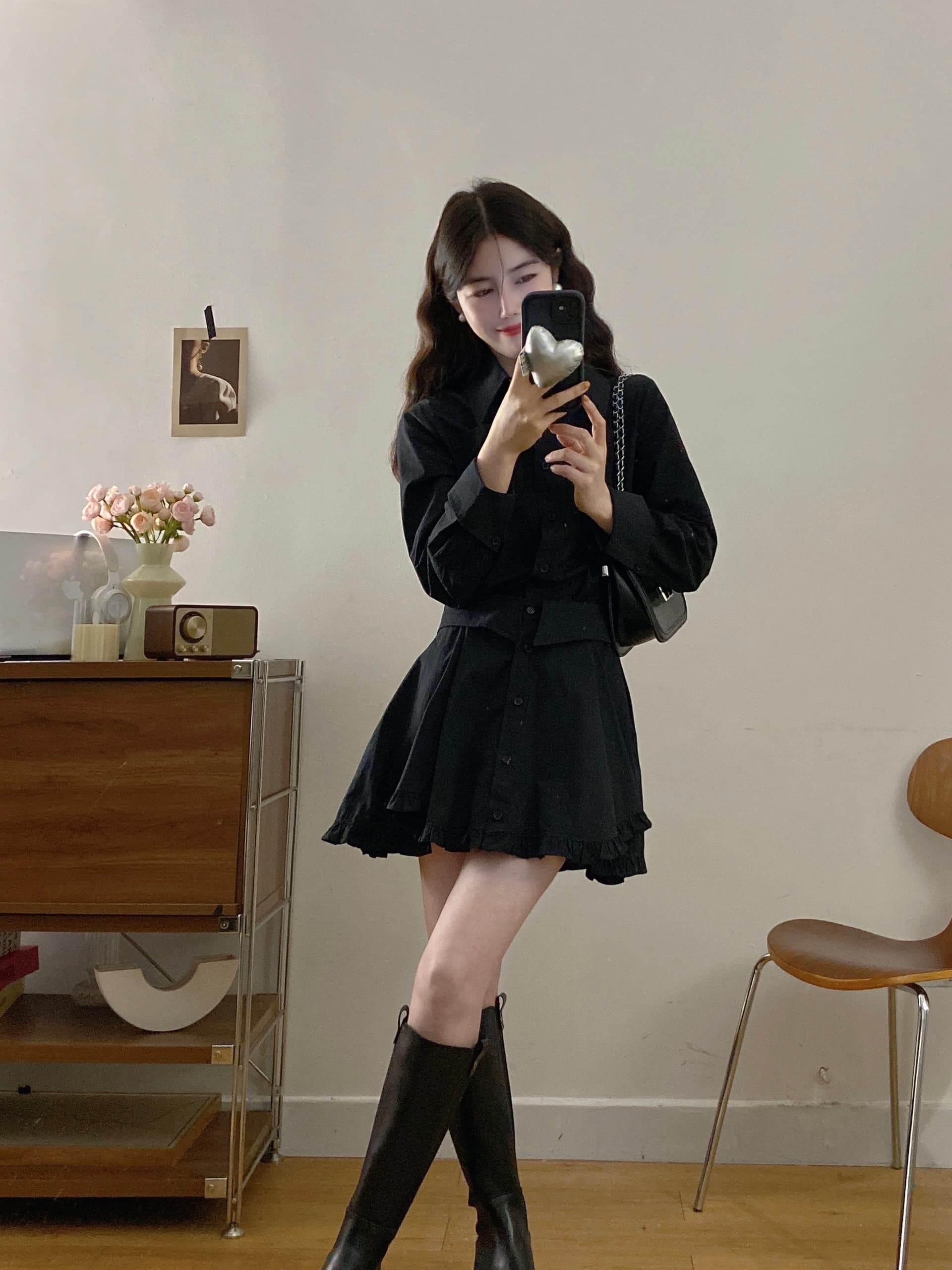 실사 2026 이른 가을 새로운 페이크 레이어드 검정색 셔츠 드레스 고급 센스 천 금빛 바람 프릴 드레스 이미지 2
