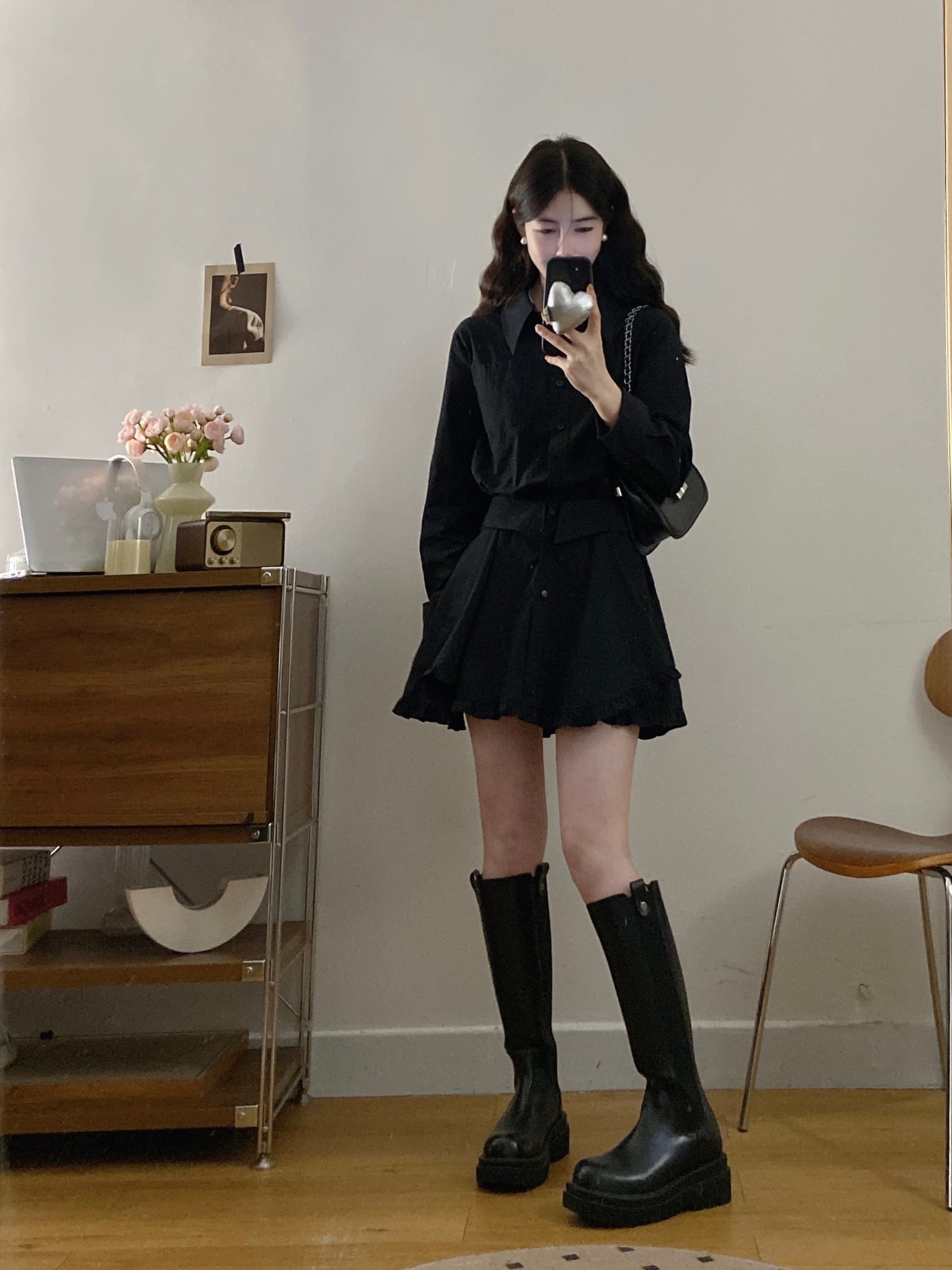 실사 2026 이른 가을 새로운 페이크 레이어드 검정색 셔츠 드레스 고급 센스 천 금빛 바람 프릴 드레스 상세 이미지 5