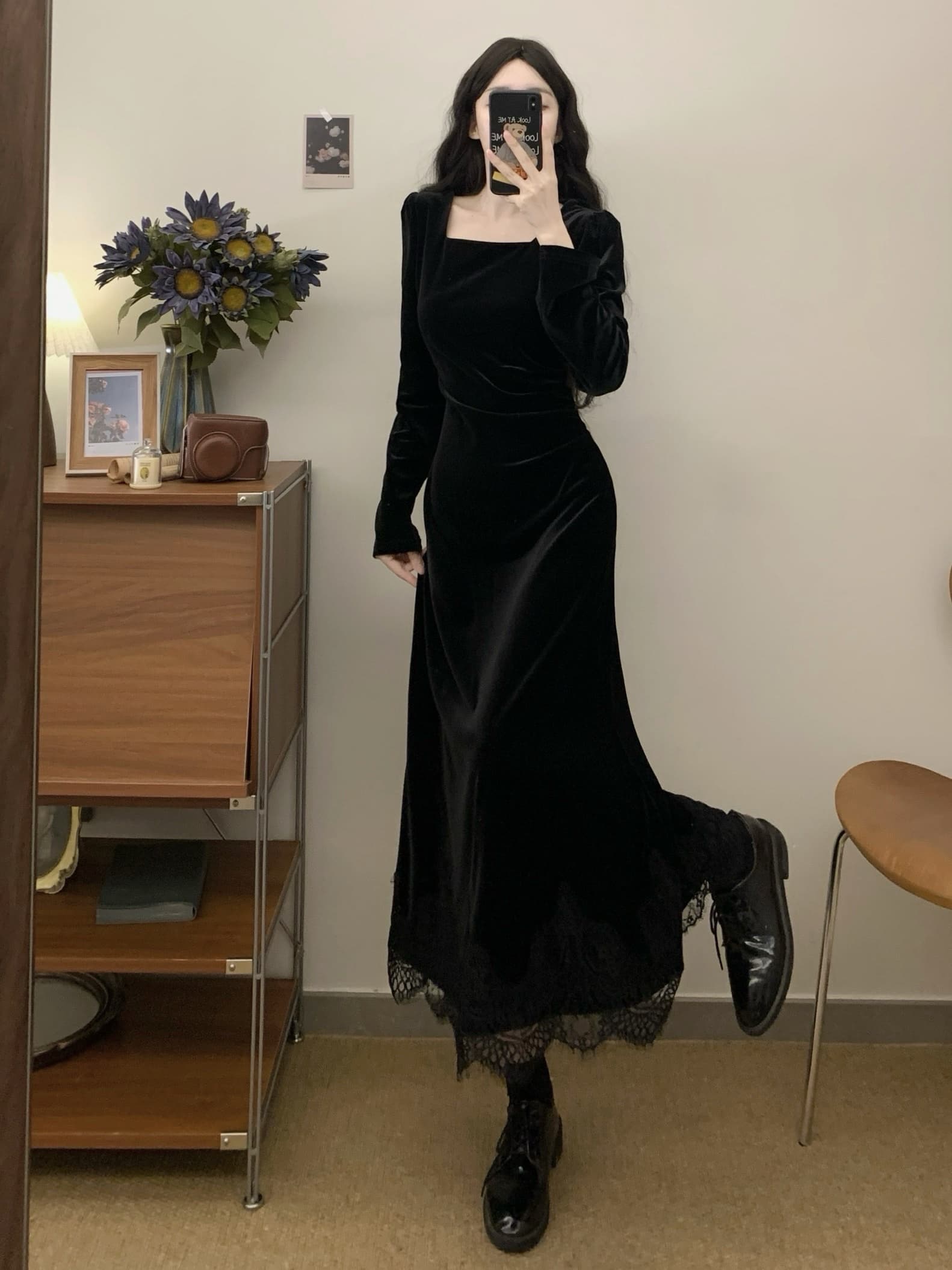 실사 2026 프랑스식 광장 칼라 미니멀리즘 절묘한 우아함 작은 여자 허리 수축 슬림해 보이는 레이스 측면 벨벳 드레스 이미지 4