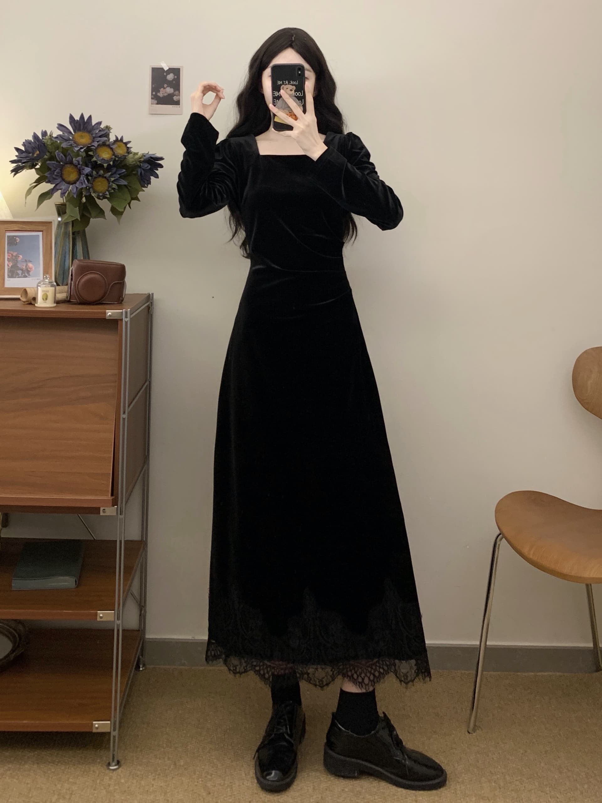 실사 2026 프랑스식 광장 칼라 미니멀리즘 절묘한 우아함 작은 여자 허리 수축 슬림해 보이는 레이스 측면 벨벳 드레스 상세 이미지 4