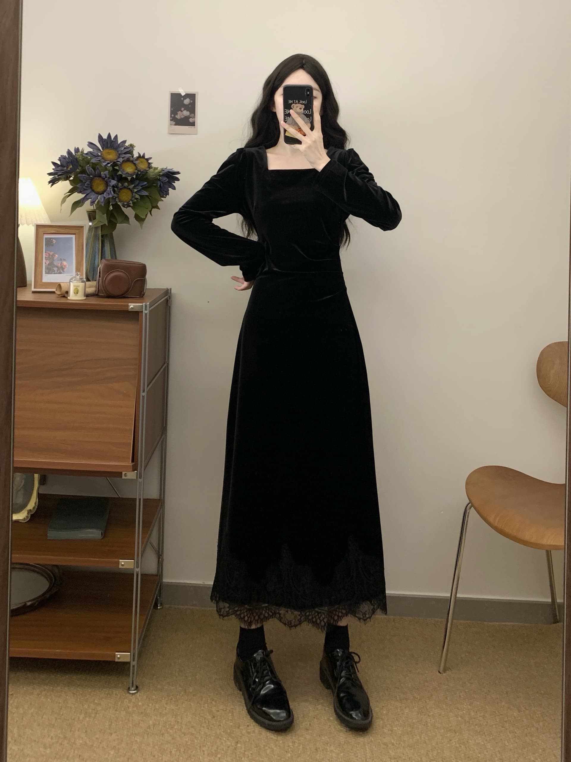 실사 2026 프랑스식 광장 칼라 미니멀리즘 절묘한 우아함 작은 여자 허리 수축 슬림해 보이는 레이스 측면 벨벳 드레스 상세 이미지 5