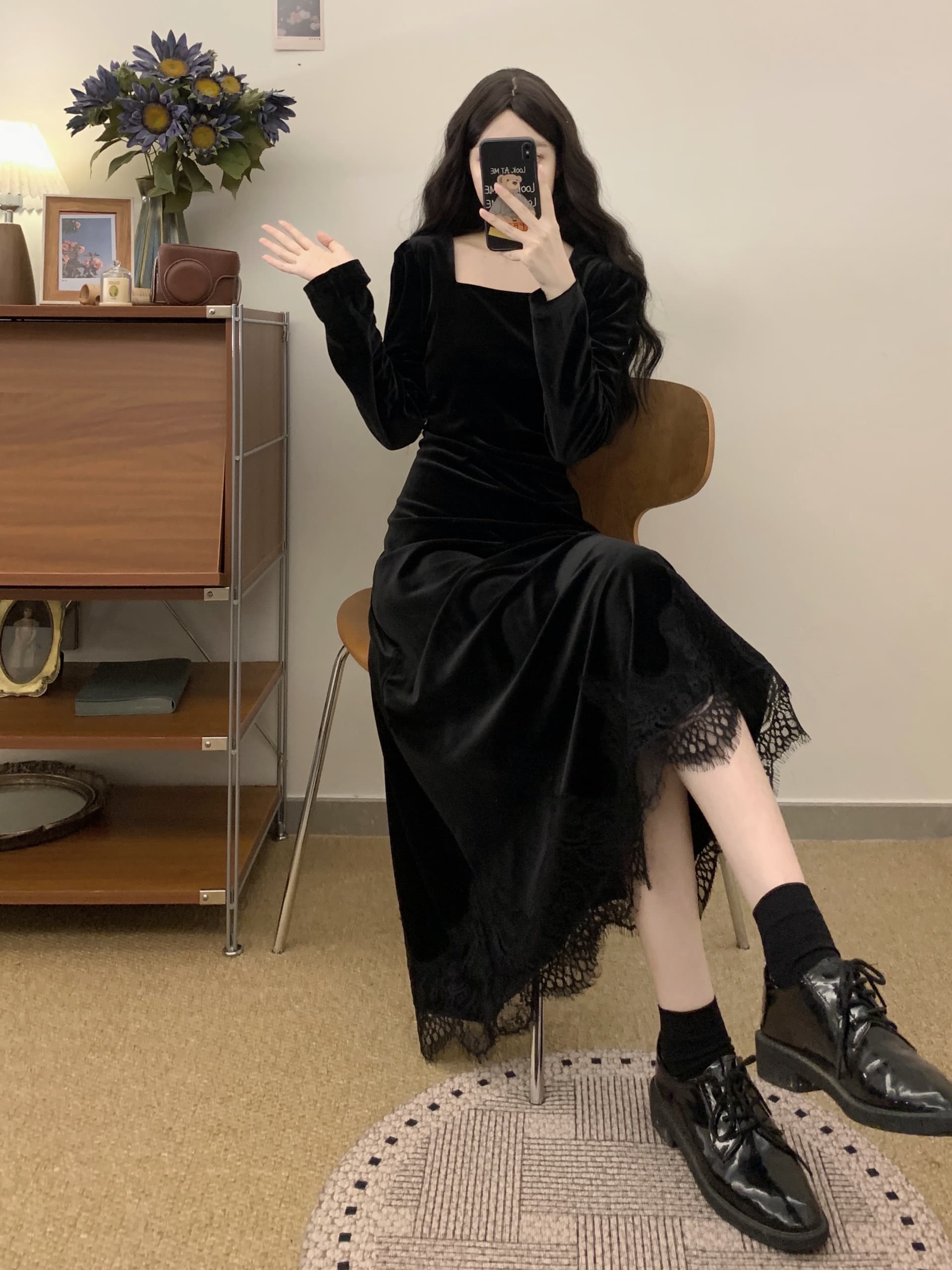 실사 2026 프랑스식 광장 칼라 미니멀리즘 절묘한 우아함 작은 여자 허리 수축 슬림해 보이는 레이스 측면 벨벳 드레스 상세 이미지 9