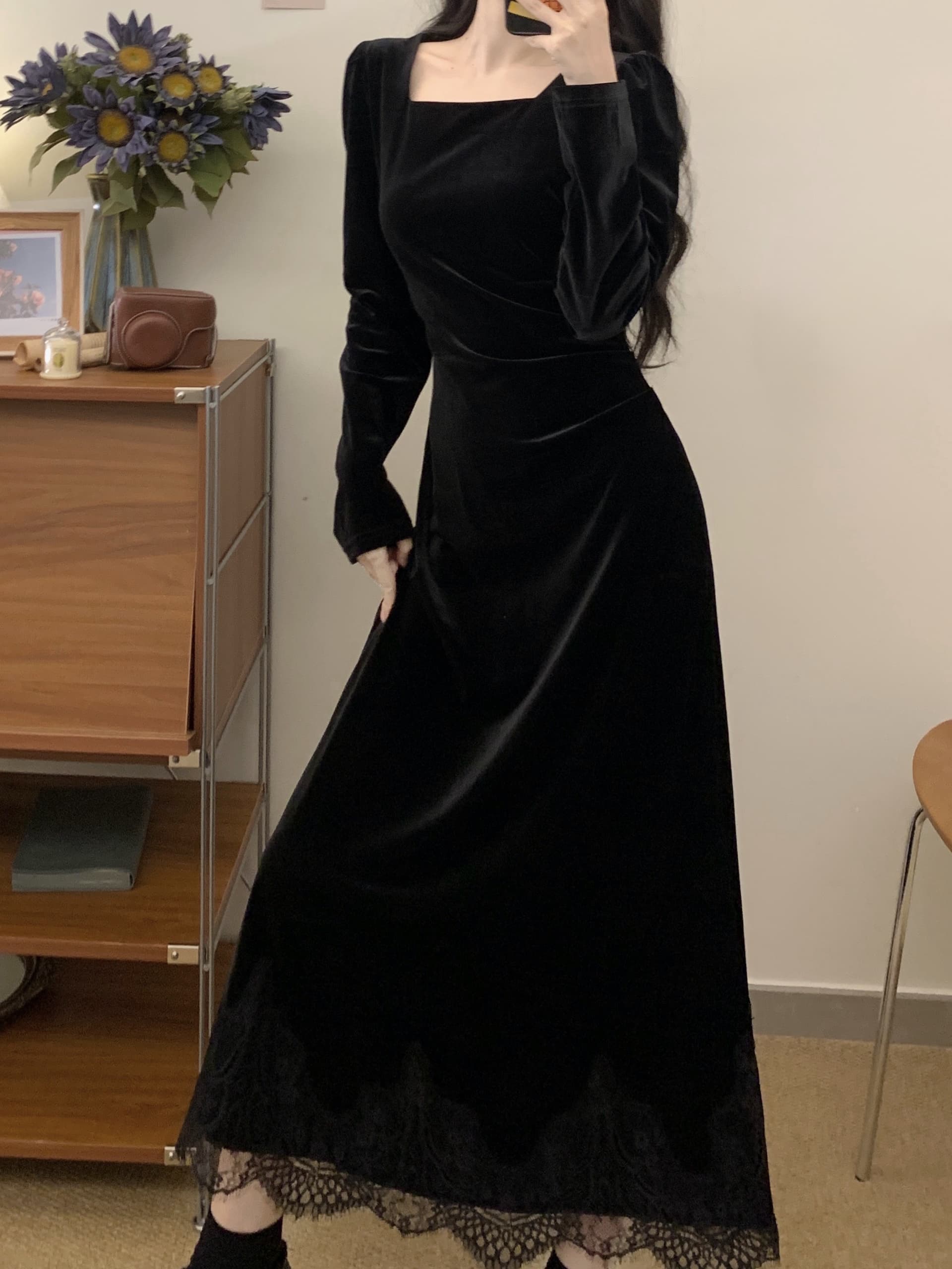 실사 2026 프랑스식 광장 칼라 미니멀리즘 절묘한 우아함 작은 여자 허리 수축 슬림해 보이는 레이스 측면 벨벳 드레스 상세 이미지 11