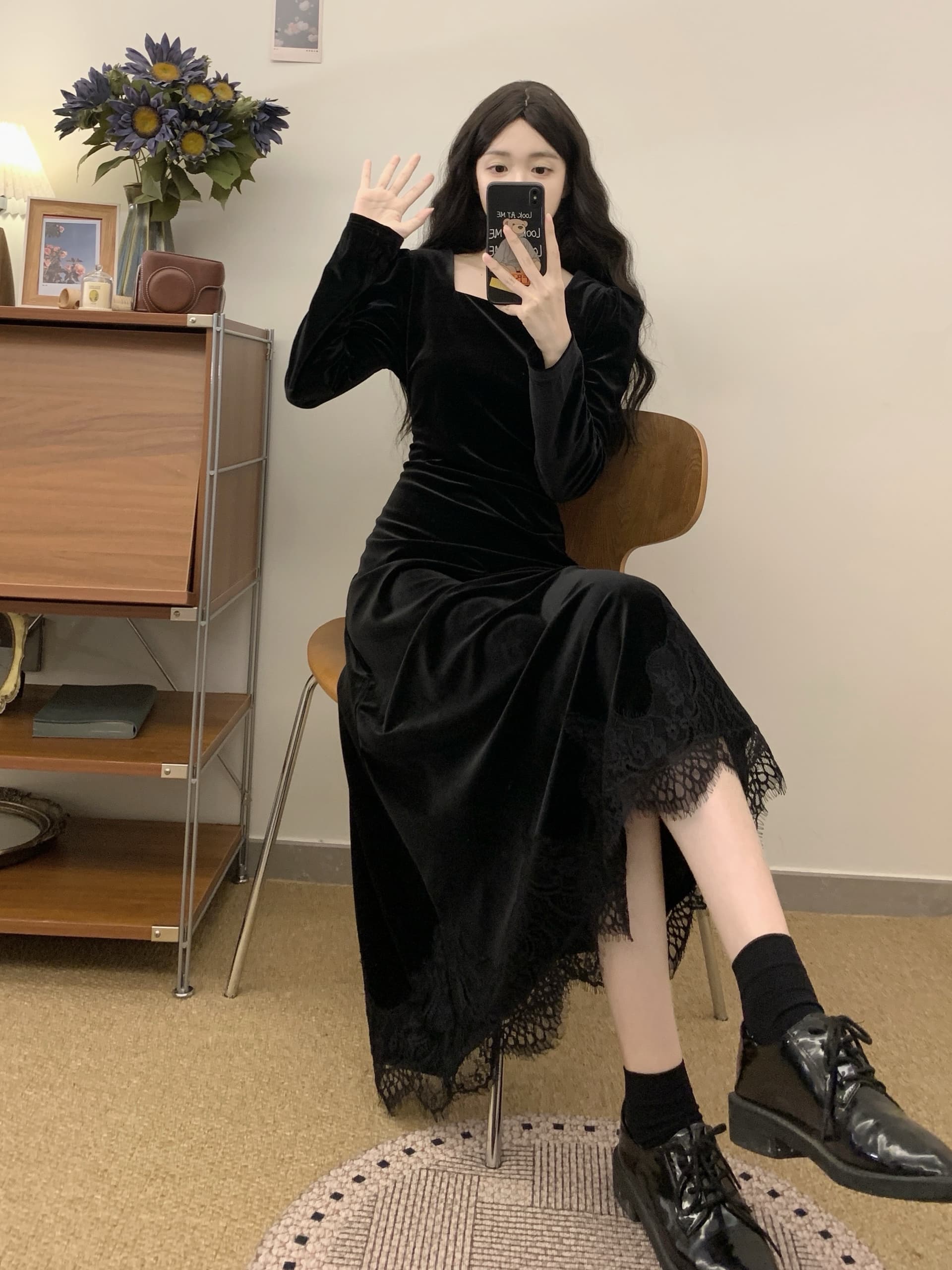 실사 2026 프랑스식 광장 칼라 미니멀리즘 절묘한 우아함 작은 여자 허리 수축 슬림해 보이는 레이스 측면 벨벳 드레스 이미지 5
