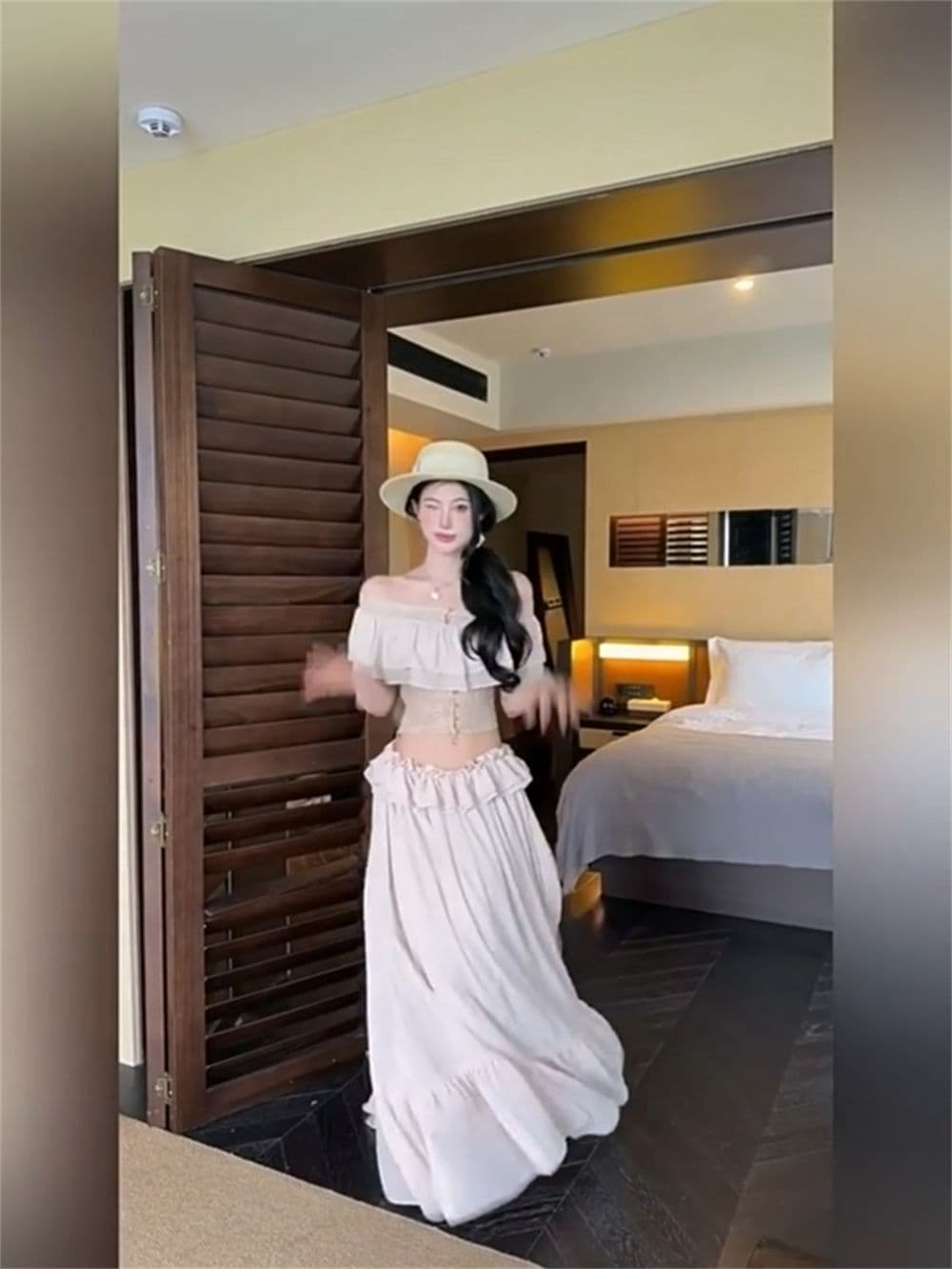 프랑스식 핑크색 프릴 오프숄더 맨위 여름 새로운 하이웨이스트 몸매 가꾸기 슬림해 보이는 반신 롱 스커트 두 조각 여성 세트 이미지 3