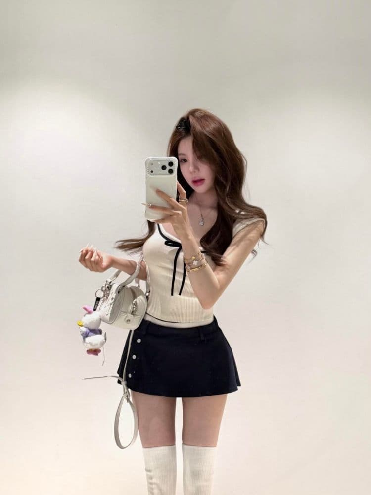 새로운 달콤한 매운맛 학원 스타일 품격 스퀘어 입 칼라 나비 매듭 민소매 허리 수축 맨위 슬림해 보이는 파란색 미니 스커트 투피스 세트 상세 이미지 4