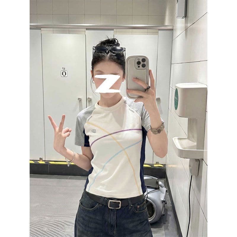 리브 네클라인 명시적 스티치 공예 배색 몸매 가꾸기 반팔 티셔츠 여성 이미지 3