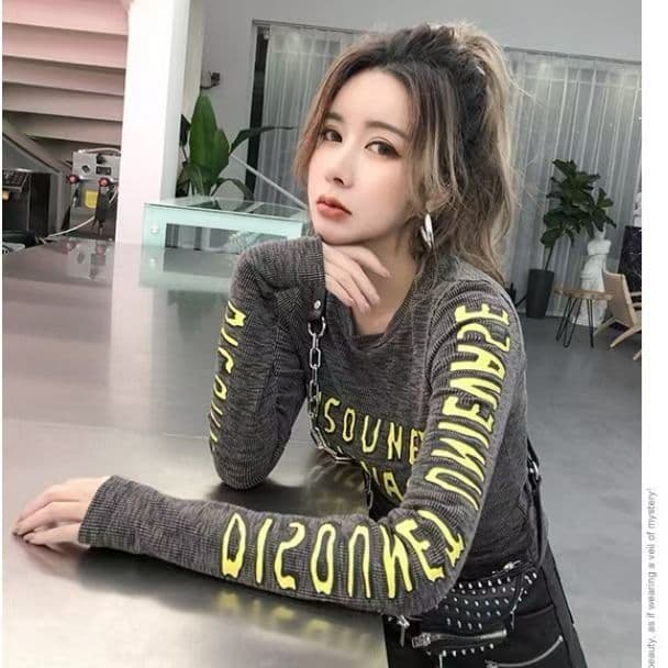 몸매 가꾸기 슬림해 보이는 기본 셔츠 한국 스타일 봄 가을 새로운 긴팔 티셔츠 다용도 학생 알파벳 프린트 맨위 여성 이미지 3