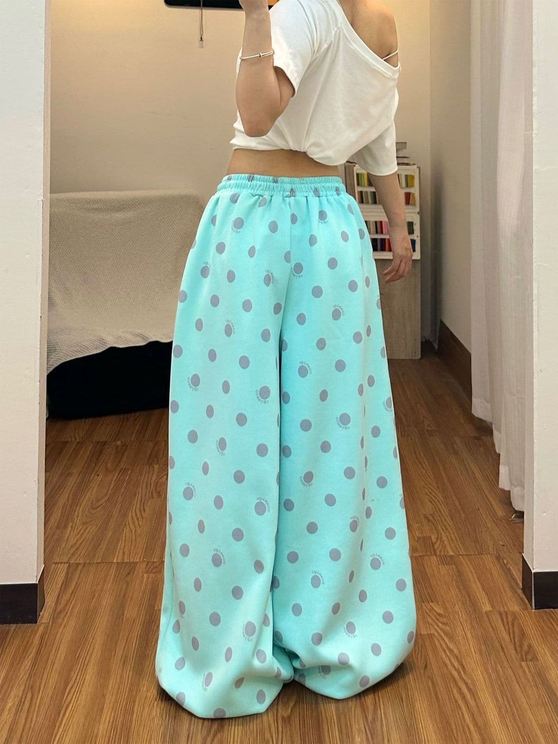 아메리칸 레트로 전체 인쇄 도트 무늬 3 차원 주머니 자수 루즈핏 다용도 넓은 다리 슬림해 보이는 스트레이트 캐주얼 웨이 바지 여성 이미지 3