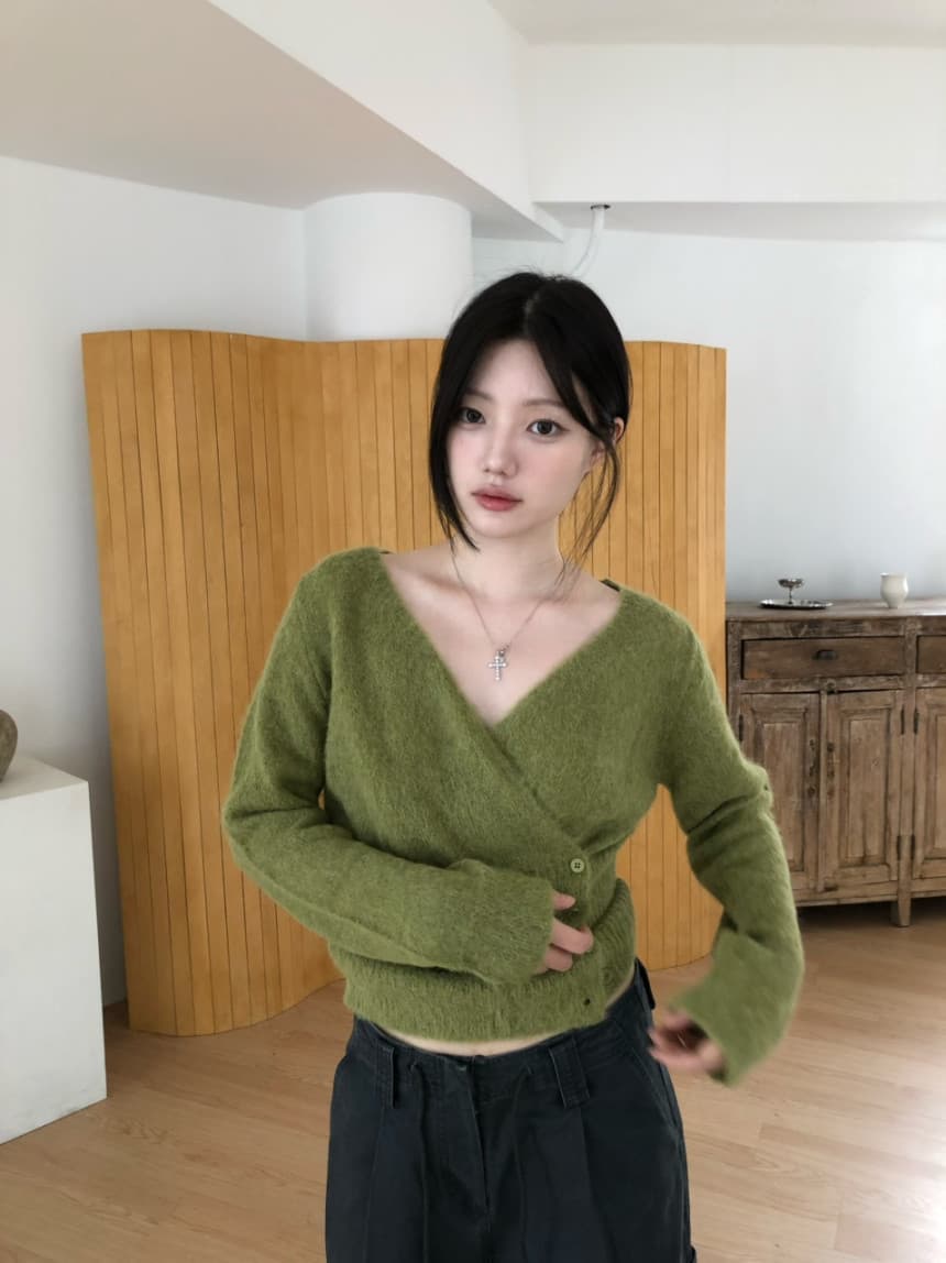 있음 선적 사이즈 업데이트 한국 chic 이른 봄 새로운 한 부서 디자인 센스 경 사진 단추 슬림해 보이는 니트 털 셔츠 상세 이미지 9
