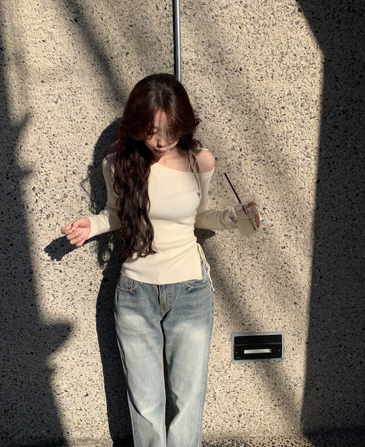 한국 chic 가을 새로운 ins 디자인 센스 오프숄더 레이스업 허리 주름 트임 슬림해 보이는 긴팔 니트 스웨터 상세 이미지 3