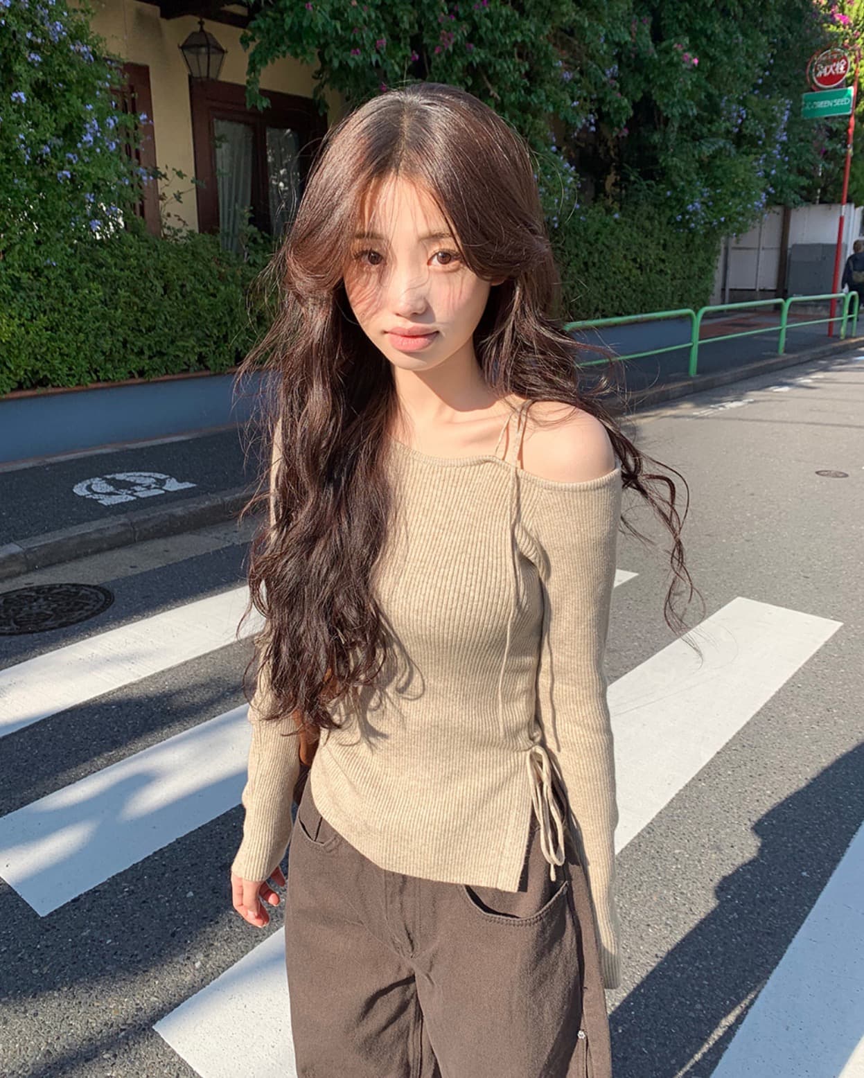 한국 chic 가을 새로운 ins 디자인 센스 오프숄더 레이스업 허리 주름 트임 슬림해 보이는 긴팔 니트 스웨터 상세 이미지 7