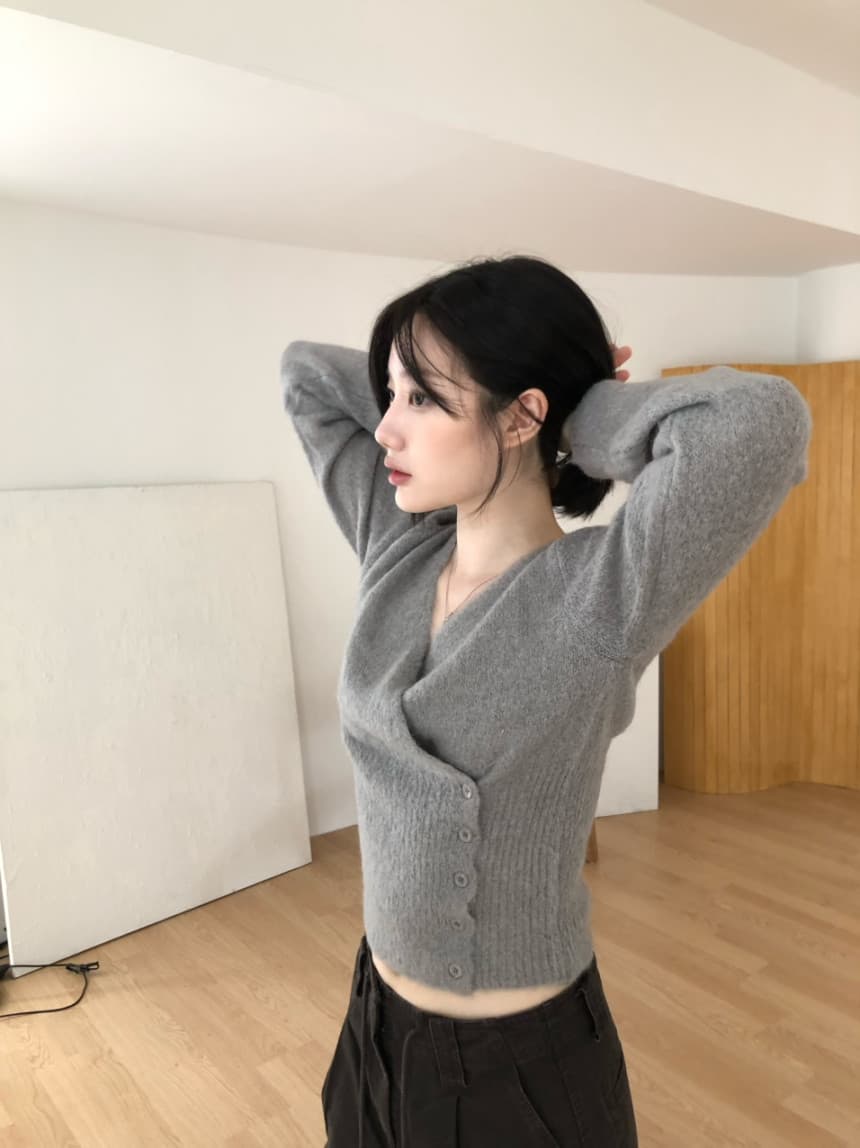 있음 선적 사이즈 업데이트 한국 chic 가을 새로운 한 부서 디자인 센스 경 사진 단추 슬림해 보이는 니트 털 셔츠 상세 이미지 11