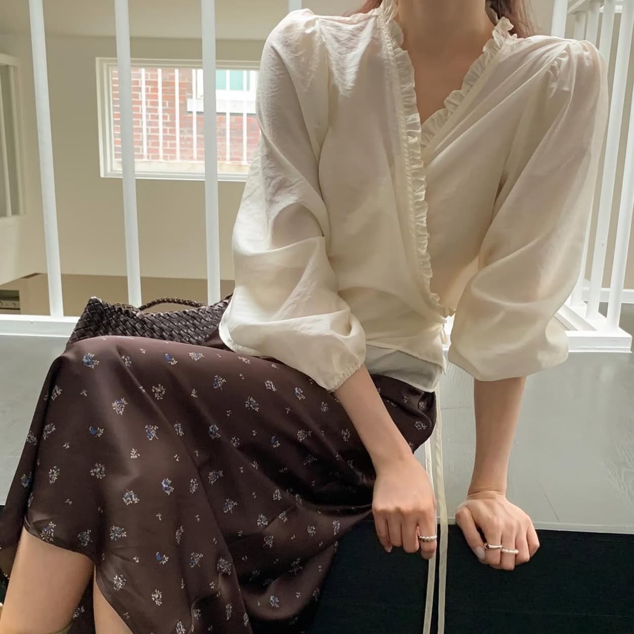있음 선적 한국 chic 가을 새로운 ins 디자인 센스 목이버섯 경 사진 허리 레이스업 슬림해 보이는 셔츠 이미지 4