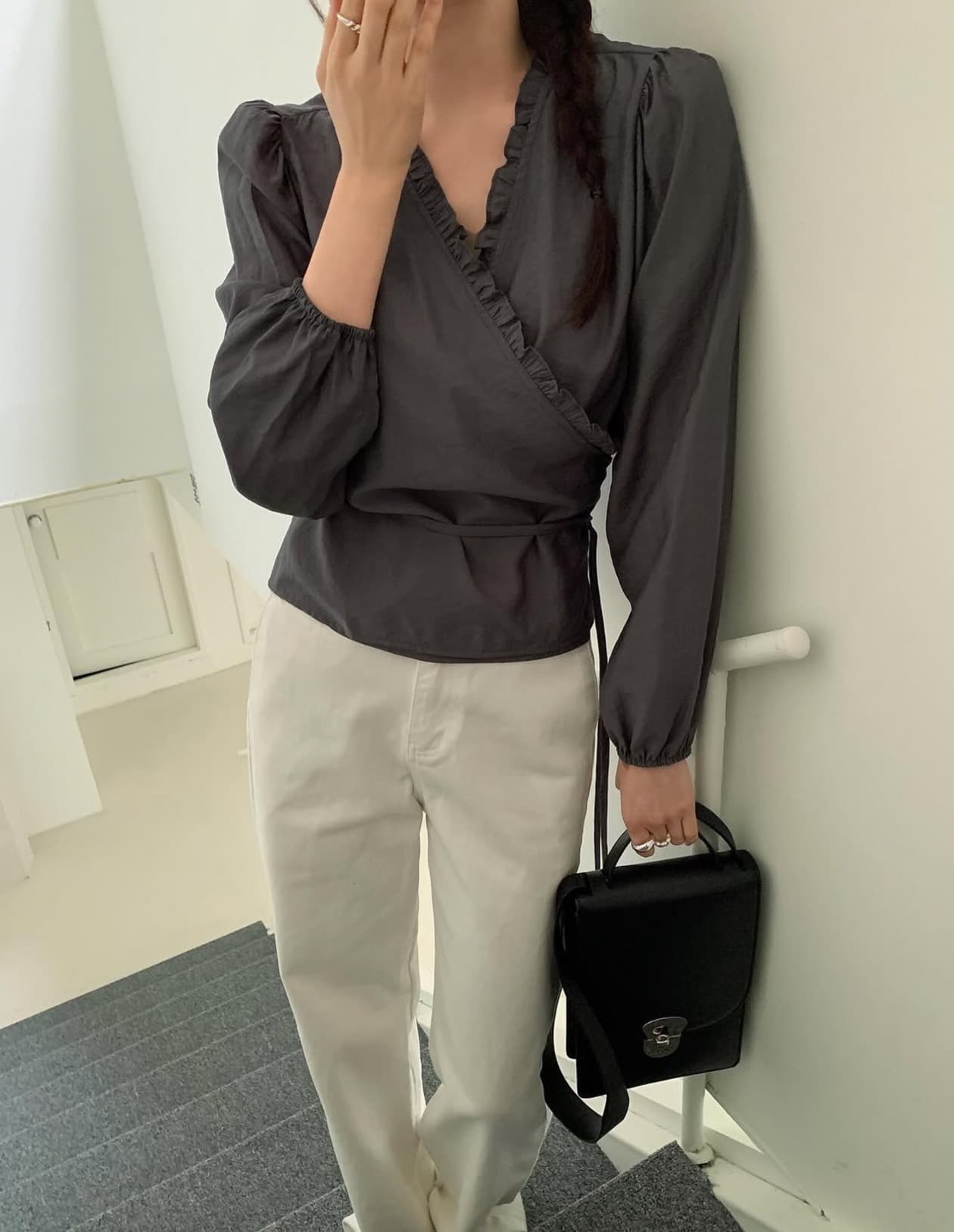 있음 선적 한국 chic 가을 새로운 ins 디자인 센스 목이버섯 경 사진 허리 레이스업 슬림해 보이는 셔츠 상세 이미지 13