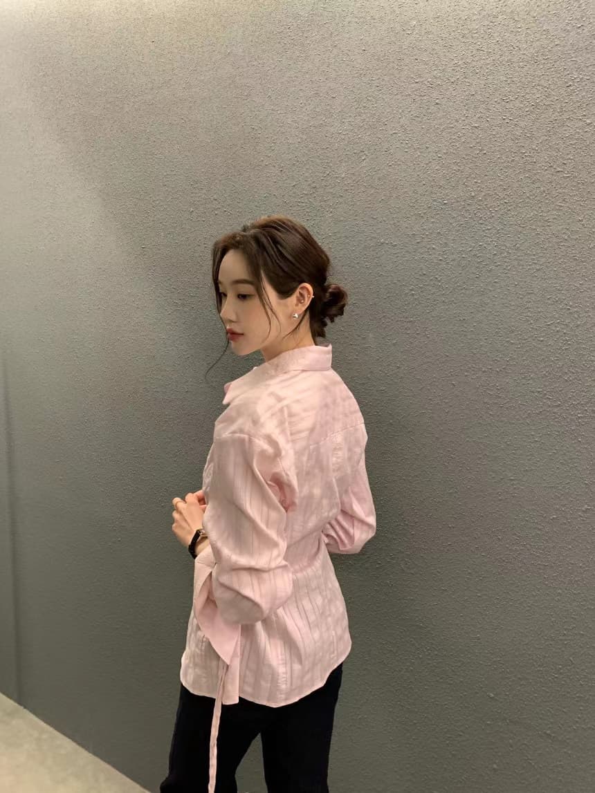 있음 선적 사이즈 업데이트 chic 가을 겨울 새로운 스트라이프 폴로 칼라 레이스업 긴팔 셔츠 여성 몸매 가꾸기 슬림해 보이는 셔츠 상세 이미지 3