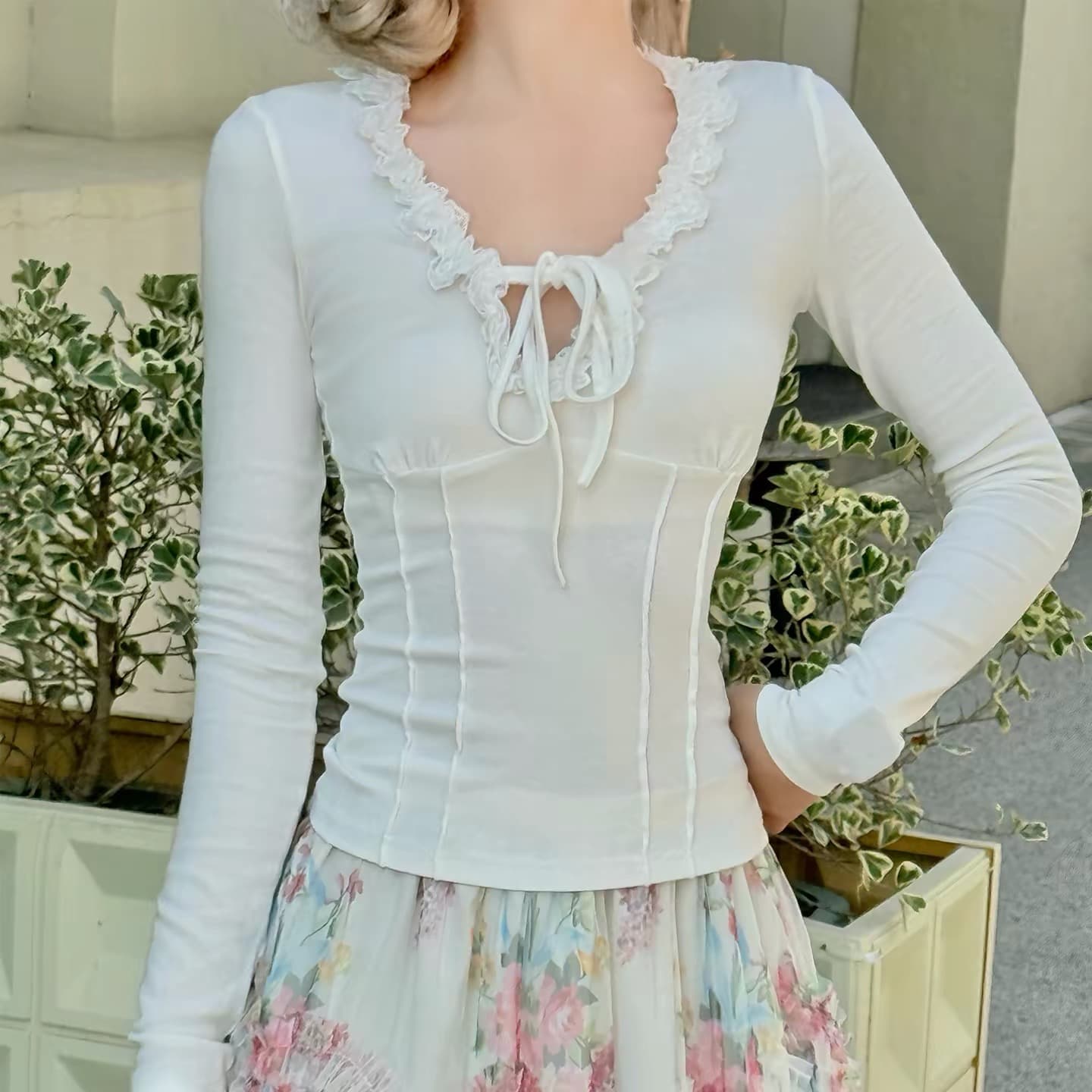 milyroom 달콤함 순수한 욕망 바람 레이스업 레이스 긴팔 티셔츠 여성 화이트 몸매 가꾸기 기본 셔츠 부드러운 맨위 상세 이미지 3