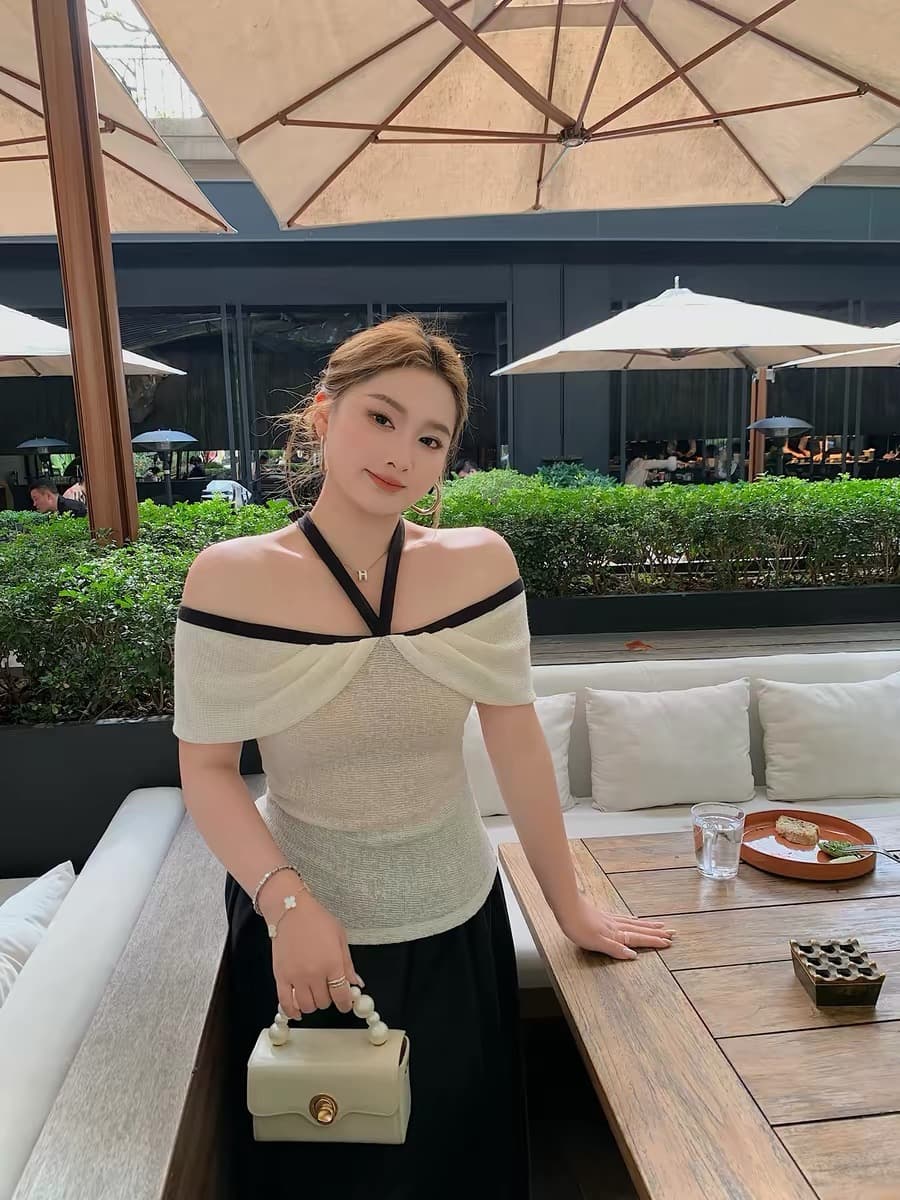 herwear 마이크로 지방 mm 인간 coco 레이스 오프숄더 둘 바늘 짠 셔츠 여성 레이스업 디자인 센스 맨위 상세 이미지 4