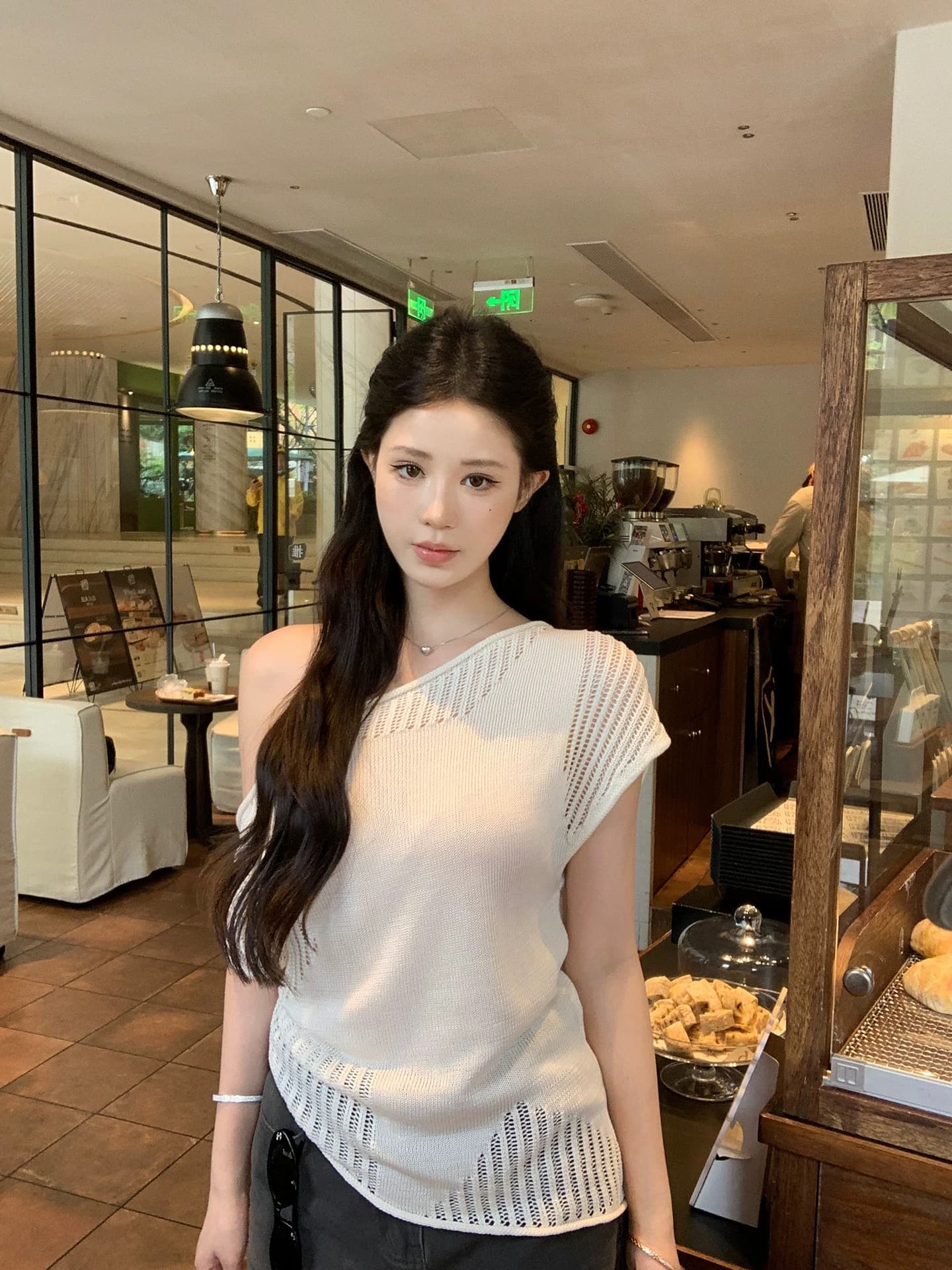 레드 맨 파빌리온 반팔 니트 스웨터 여자 2026 새로운 여름 프랑스식 품격 자이언트 잘 생긴 ~ 중 오프숄더 비스듬한 어깨 의류 이미지 3