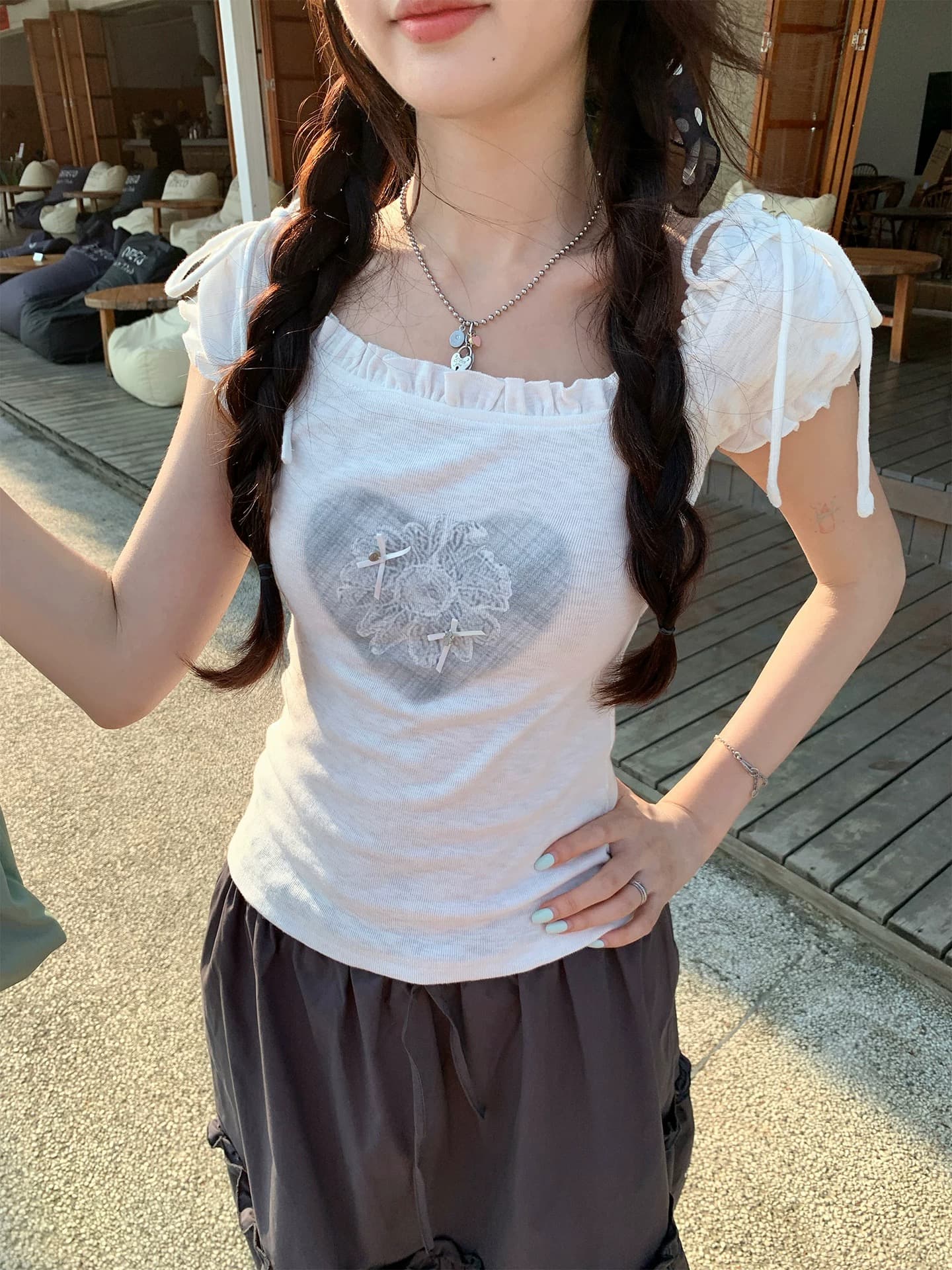 hollyii 4.23일 20 00 켜기 새로운 한 부서 프릴 하트 프린트 레이스업 몸매 가꾸기 슬림해 보이는 반팔 t 상세 이미지 2
