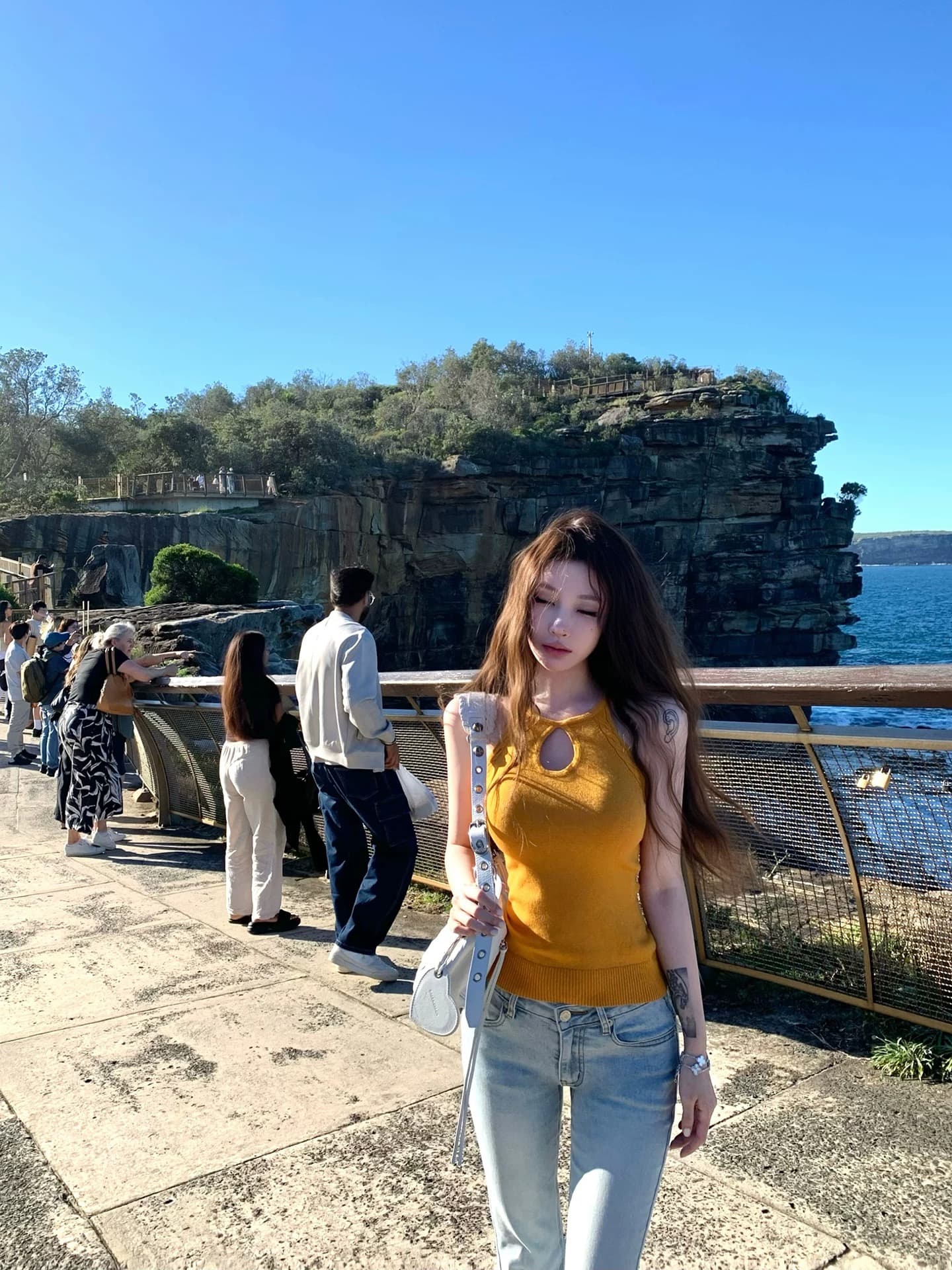 suuuicee 네온 연애 편지 물방울 모양 홀로우 아웃 디자인 복수 짜다 행침 목 니트 슬립 맨위