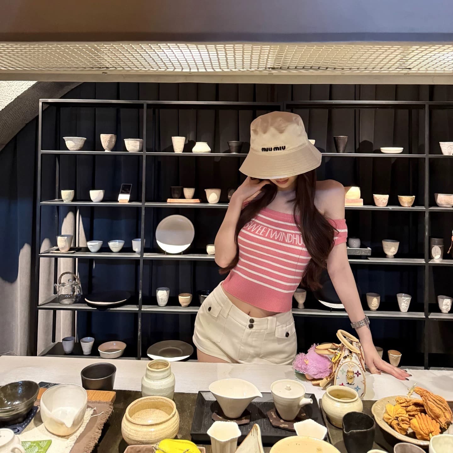 okmashop 한 남쪽 구멍 유럽 니켈 스트라이프 니트 스웨터 여성 여름 순수한 욕망 섹시함 몸매 가꾸기 오프숄더 맨위 상세 이미지 5