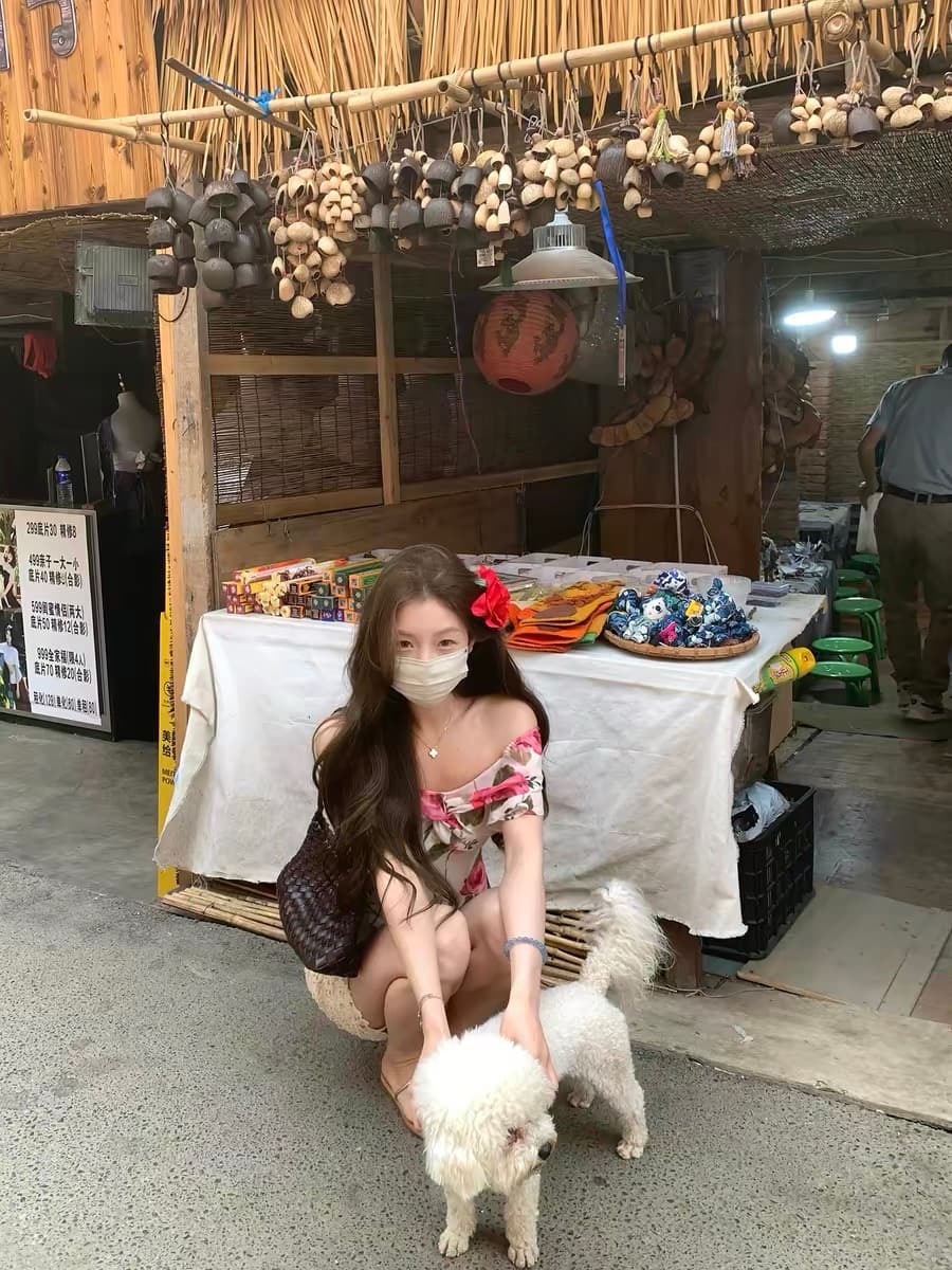 xxiiuu 홍당무 장미 여름 새로운 2026 다용도 슬림해 보이는 오프숄더 반팔 맨위 여성 기본 셔츠 상세 이미지 2