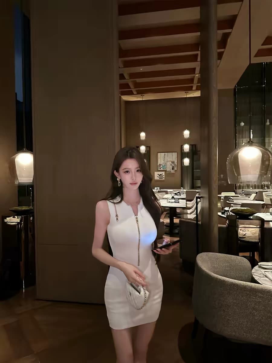 시드니 shirley 순수한 흰색 도자기 뼈 미니멀리즘 다용도 몸매 가꾸기 민소매 디자인 센스 니트 타이트 스커트 드레스