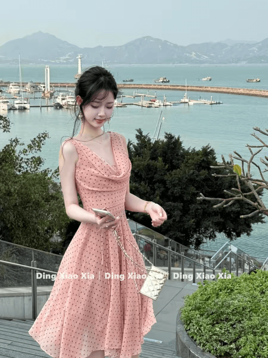 핑크색 도트 무늬 흔들다 칼라 여성 드레스 여름 순수한 욕망 품격 몸매 가꾸기 슬림해 보이는 허리 수축 아름다운 휴가 바람 길다 치마 이미지 3