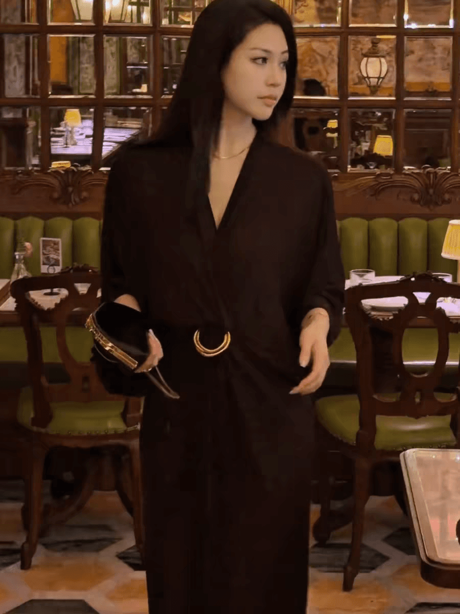 레트로 2026 여름 새로운 프랑스식 십자가 럭셔리 V넥 루즈핏 반지 버클 허리 수축 주름 배트윙 소매 슬림해 보이는 드레스