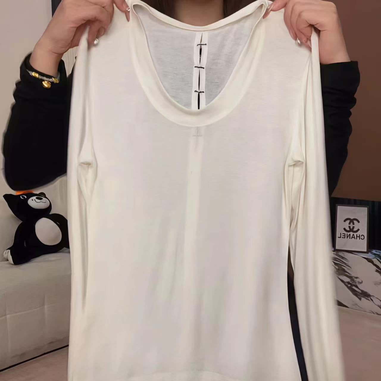 눈꽃 면 원본 것 주간 고양이 흔들어서 톤 품질 단색 뒤로 홀로우 아웃 u 칼라 얇은 스타일 다용도 긴팔 티셔츠 여성 이미지 5