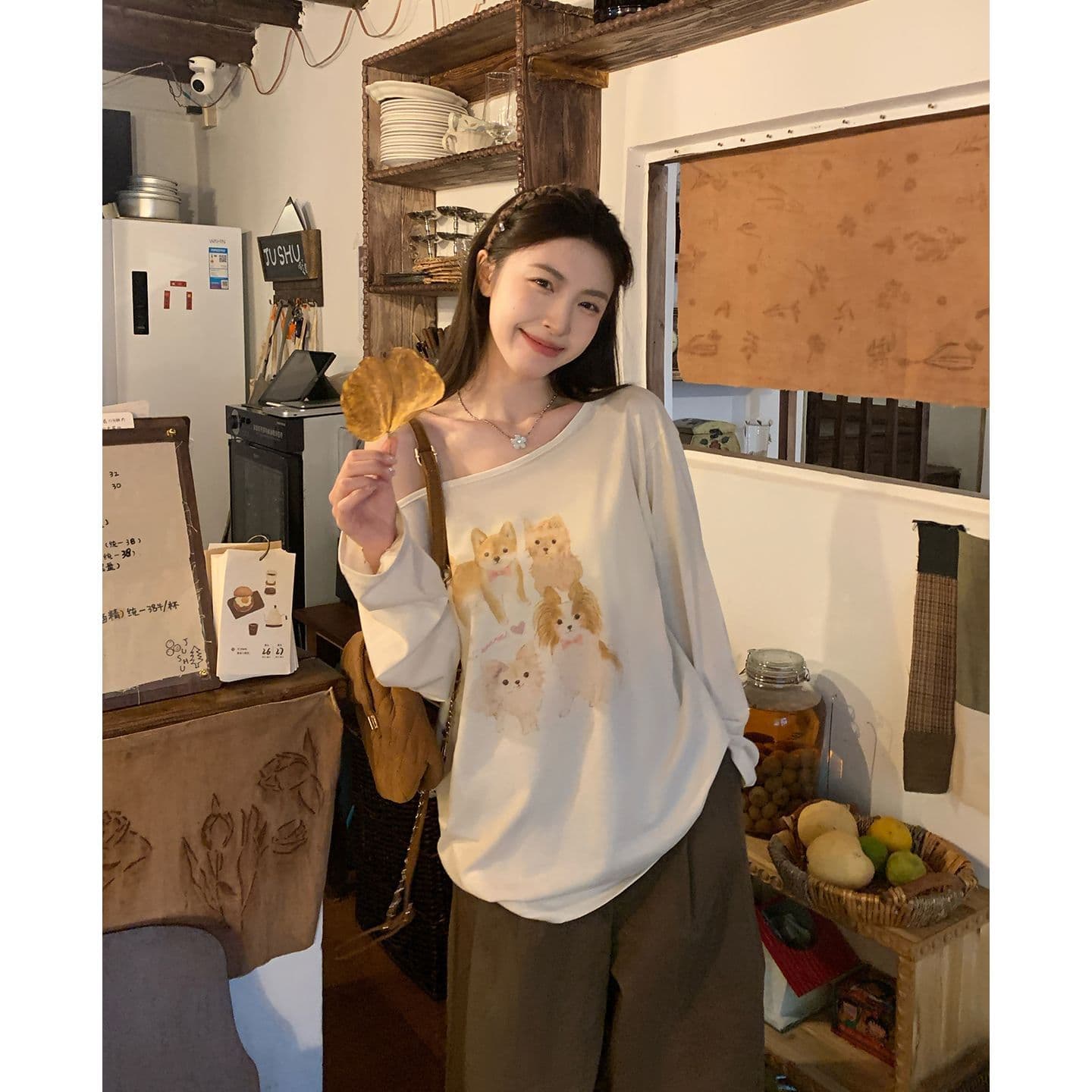 원본 원단 만화 프린트 비스듬한 어깨 긴팔 티셔츠 여성 가을 새로운 루즈핏 캐주얼 맨위 트렌디